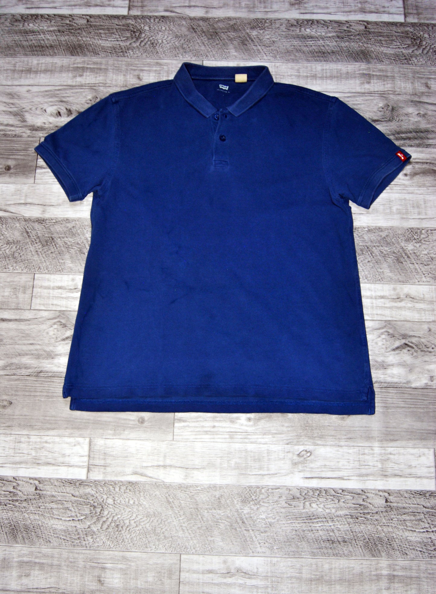 Polo Levis de color azul. Talla L. Segunda Mano