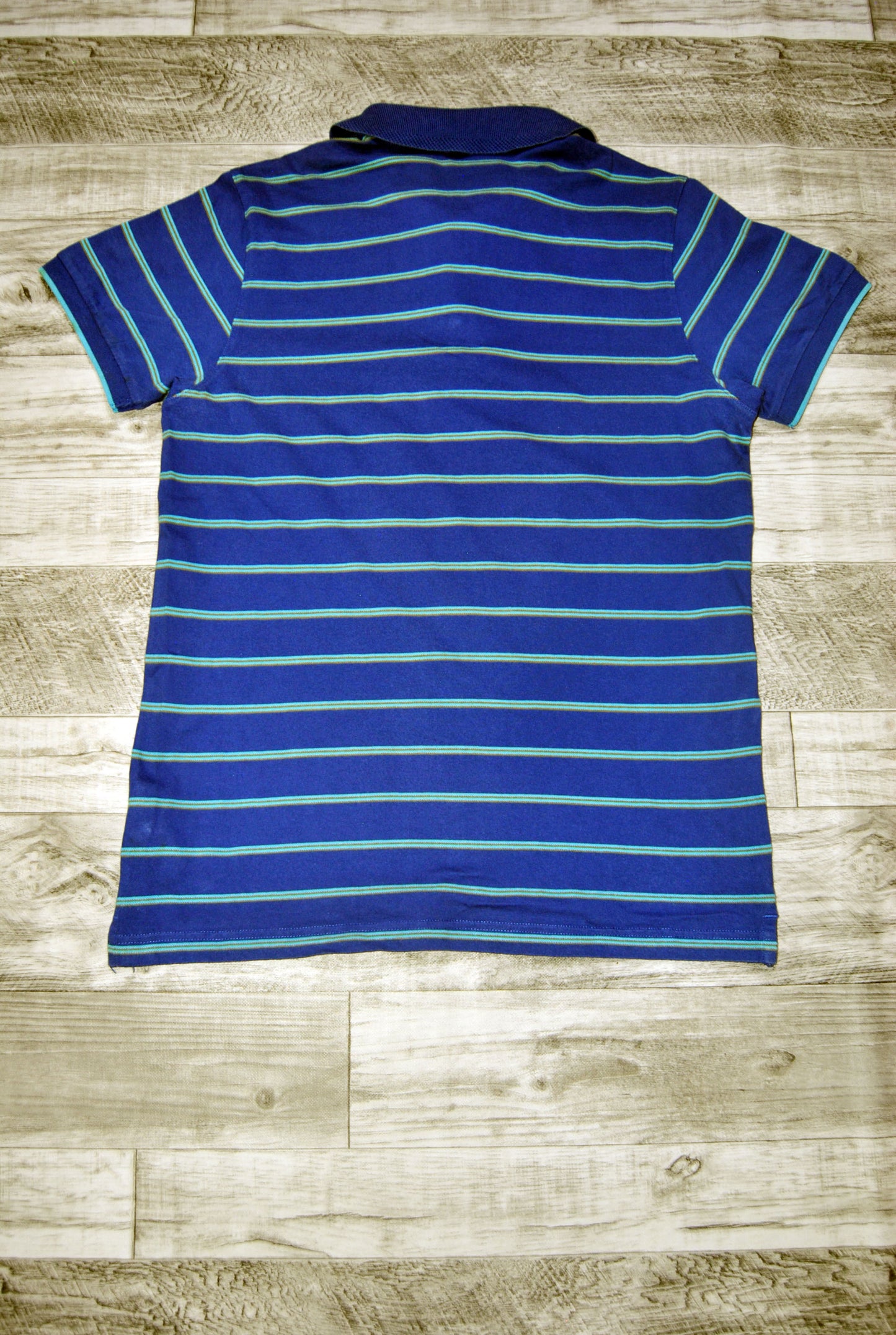 Polo Adidas de color azul con rayas. Talla M. Segunda mano