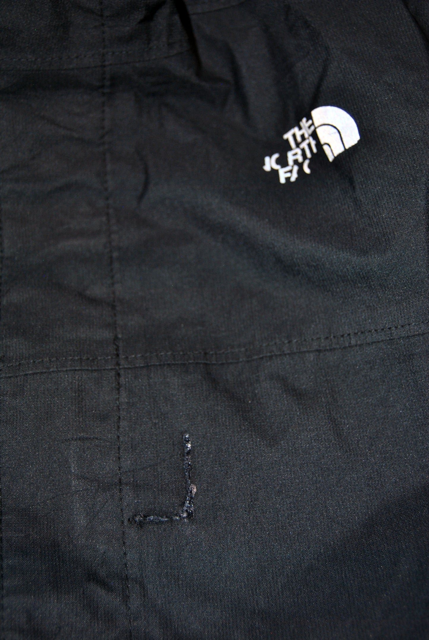Chaqueta The North Face de color negro con capucha para niño.Talla S.