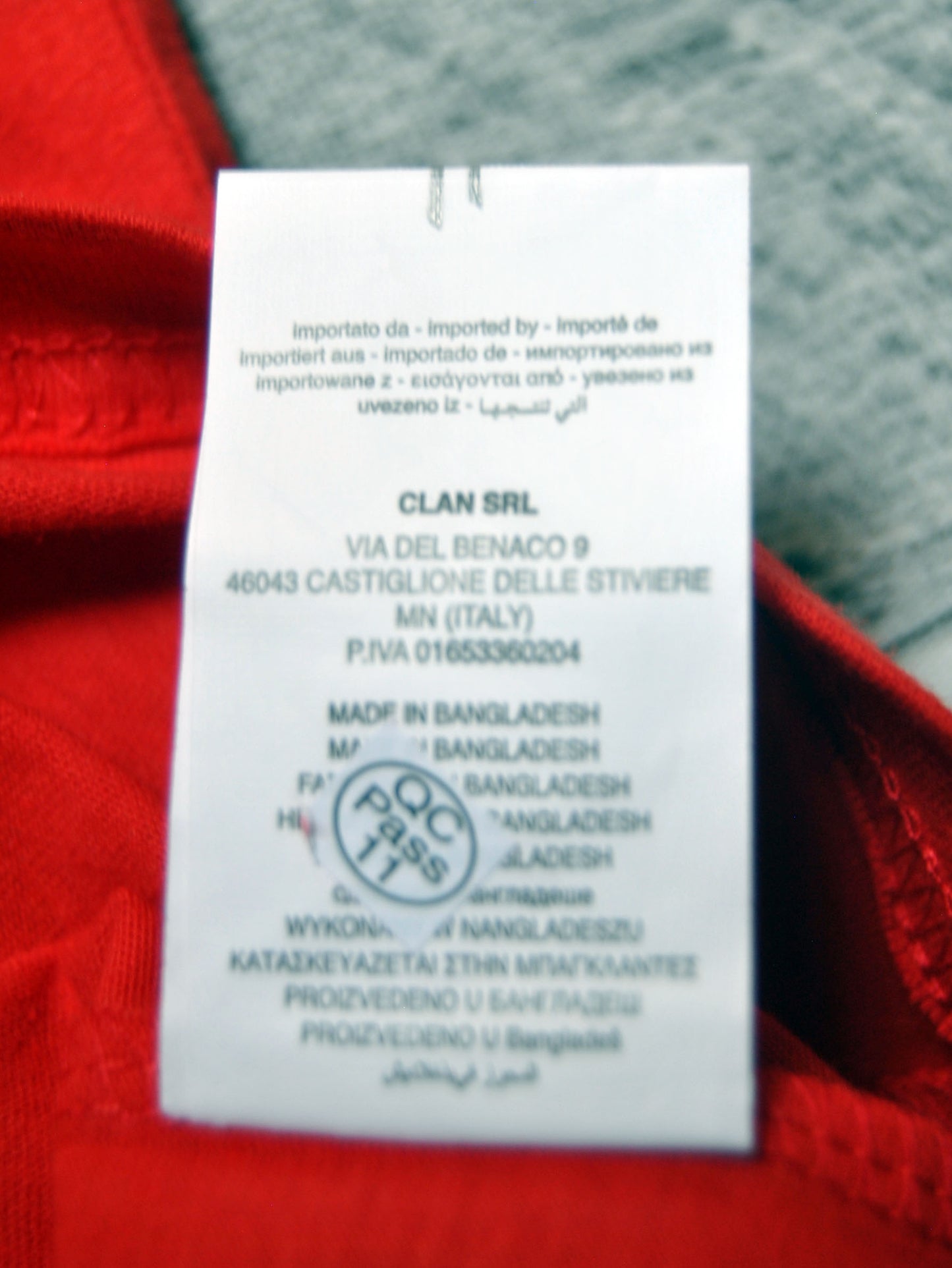 Camiseta Norway de color rojo con estampado. Talla M.