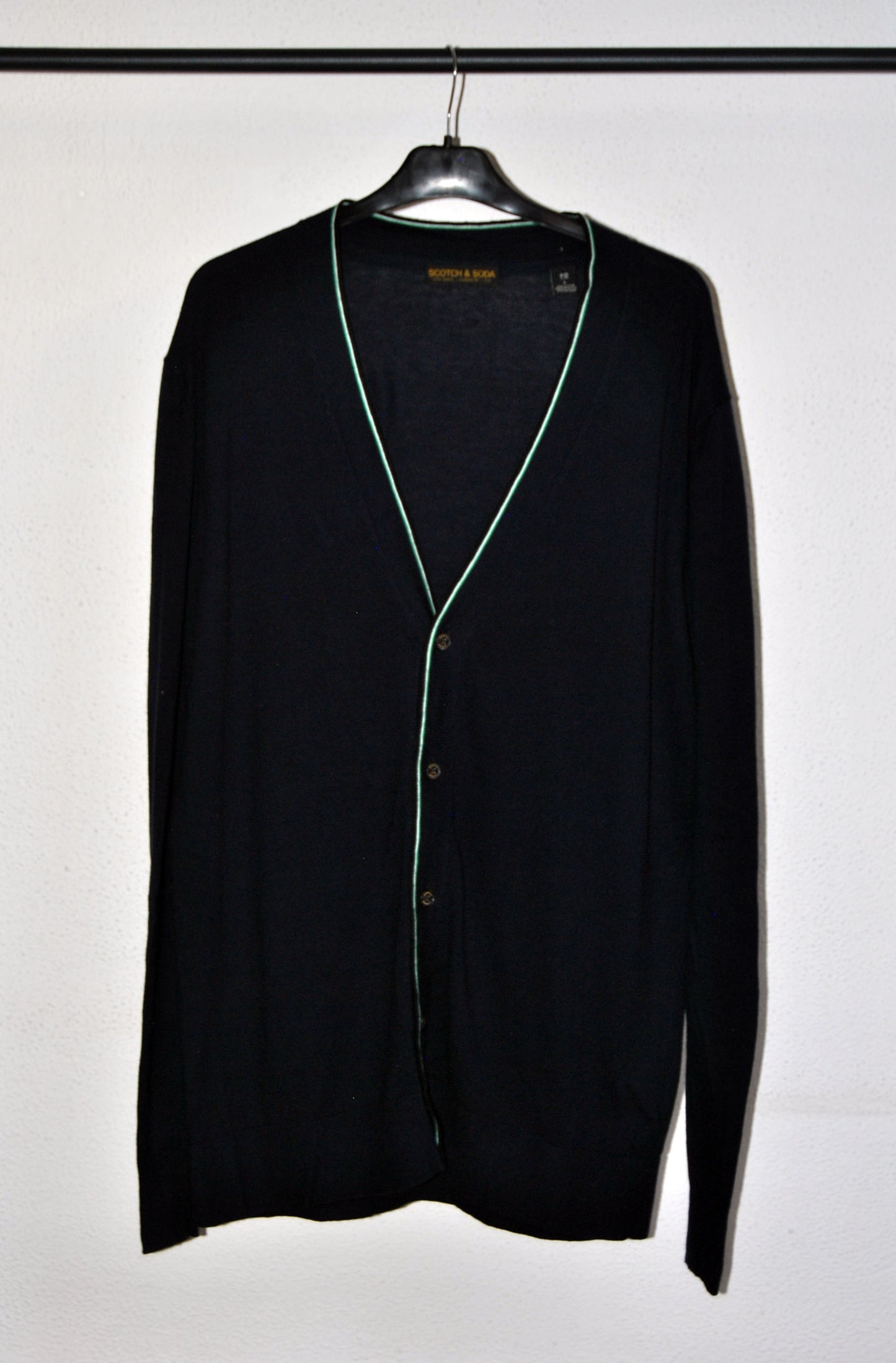 Jersey Cardigan Scotch& Soda de color negro. Talla L. Segunda mano