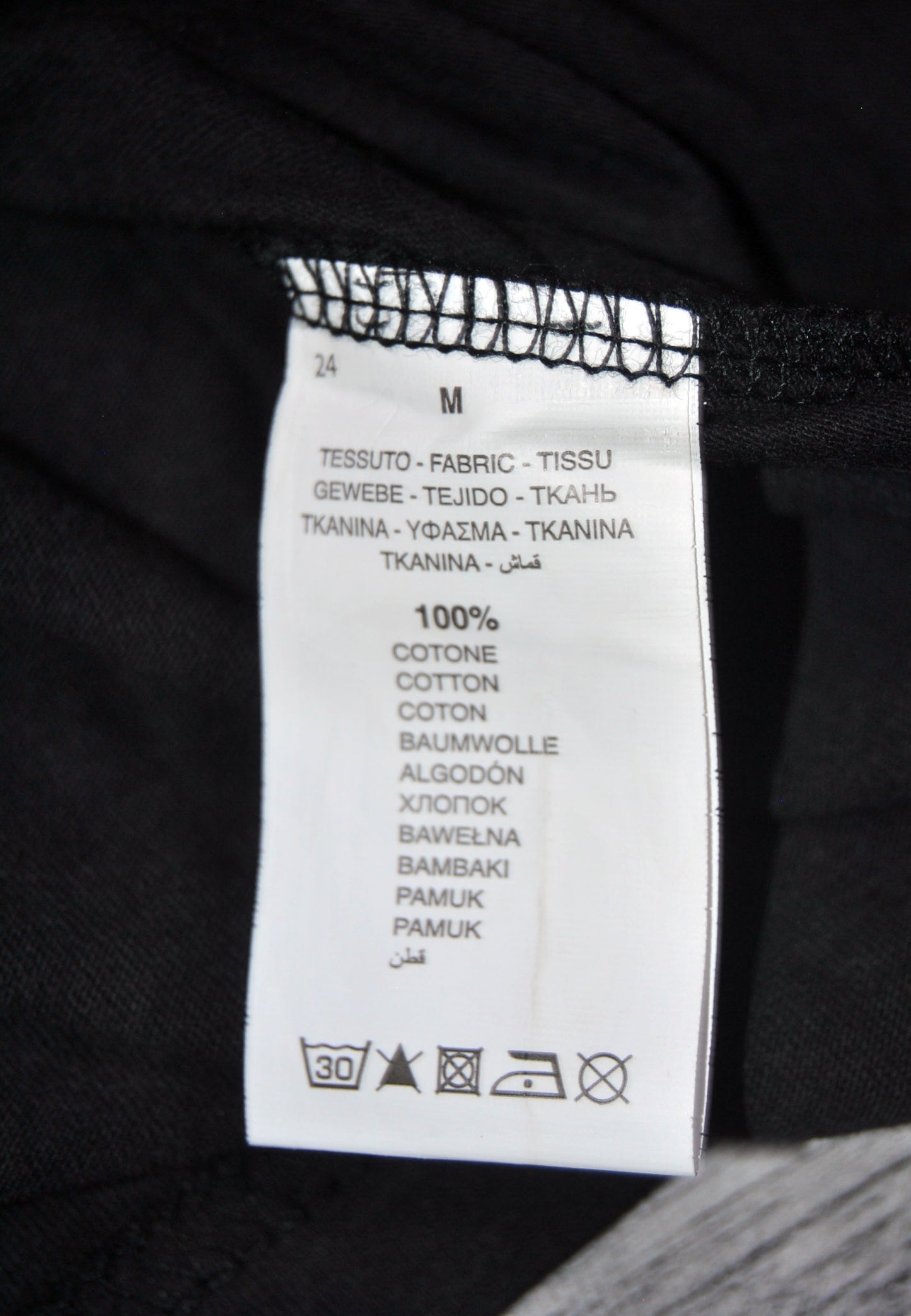 Camiseta Norway de color negro con estampado.