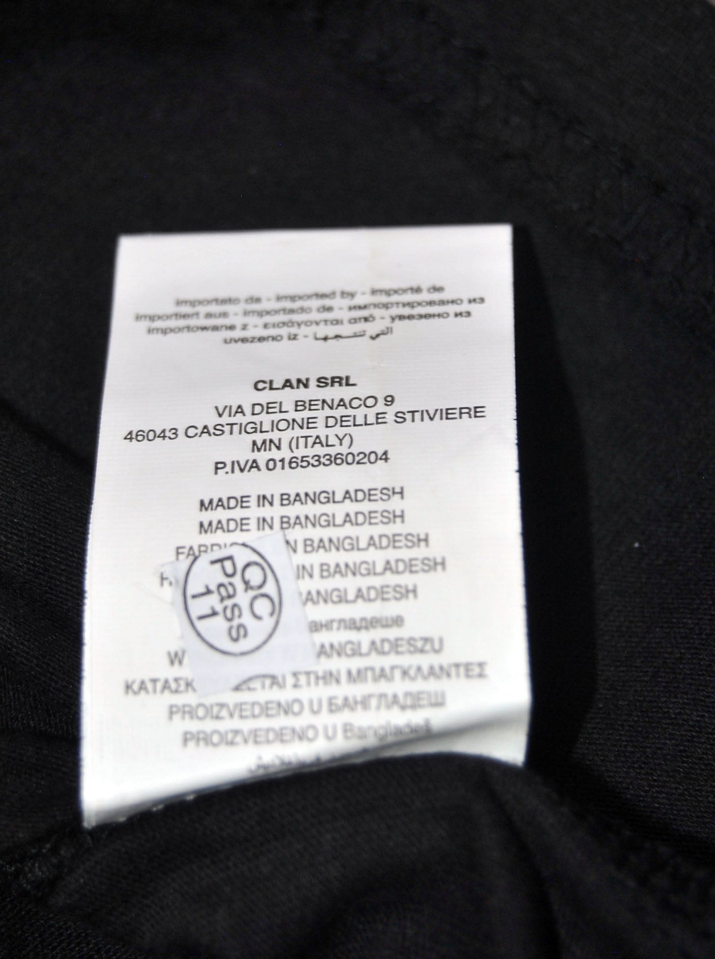 Camiseta Norway de color negro con estampado.