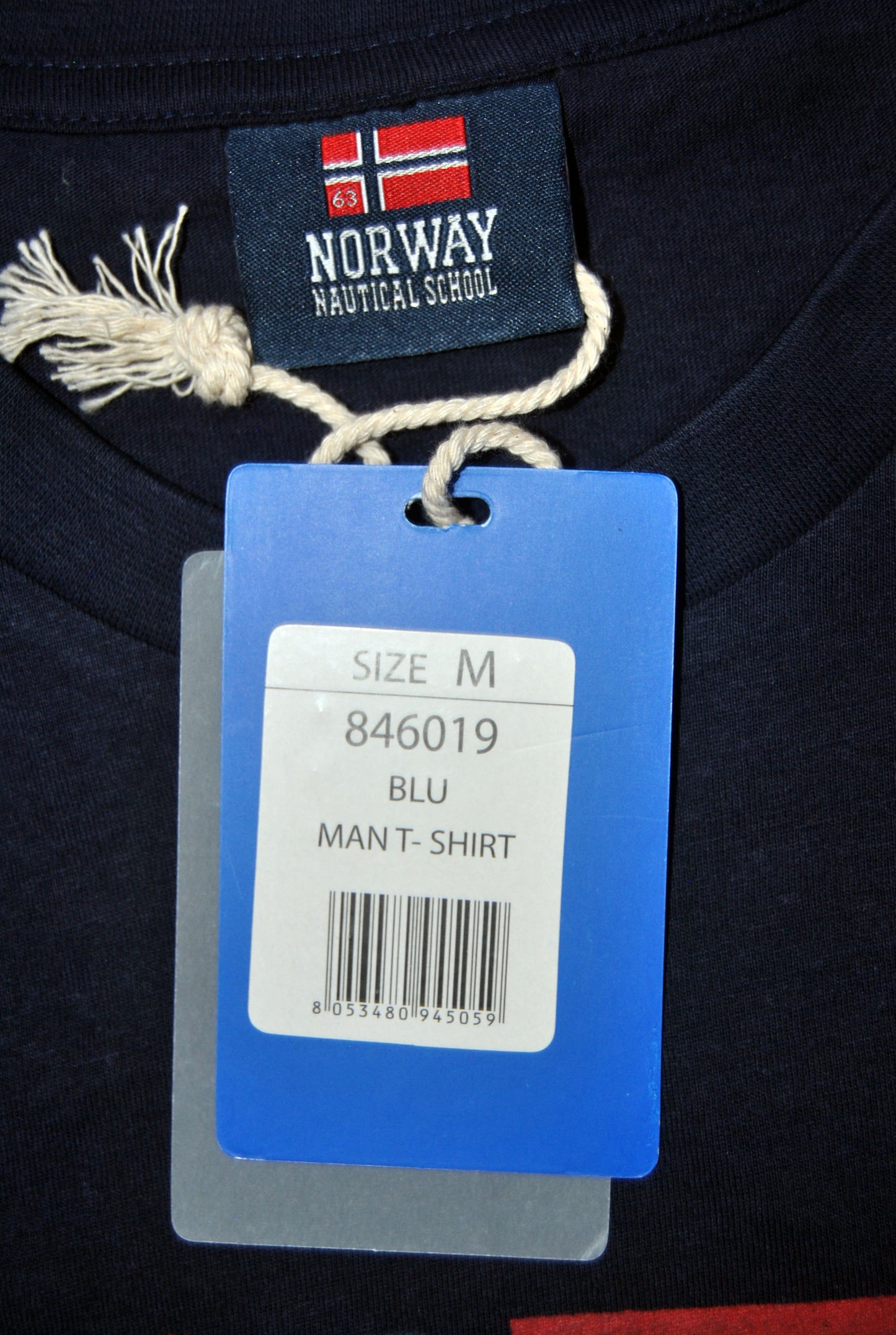 Camiseta Norway de color azul marino con estampado.