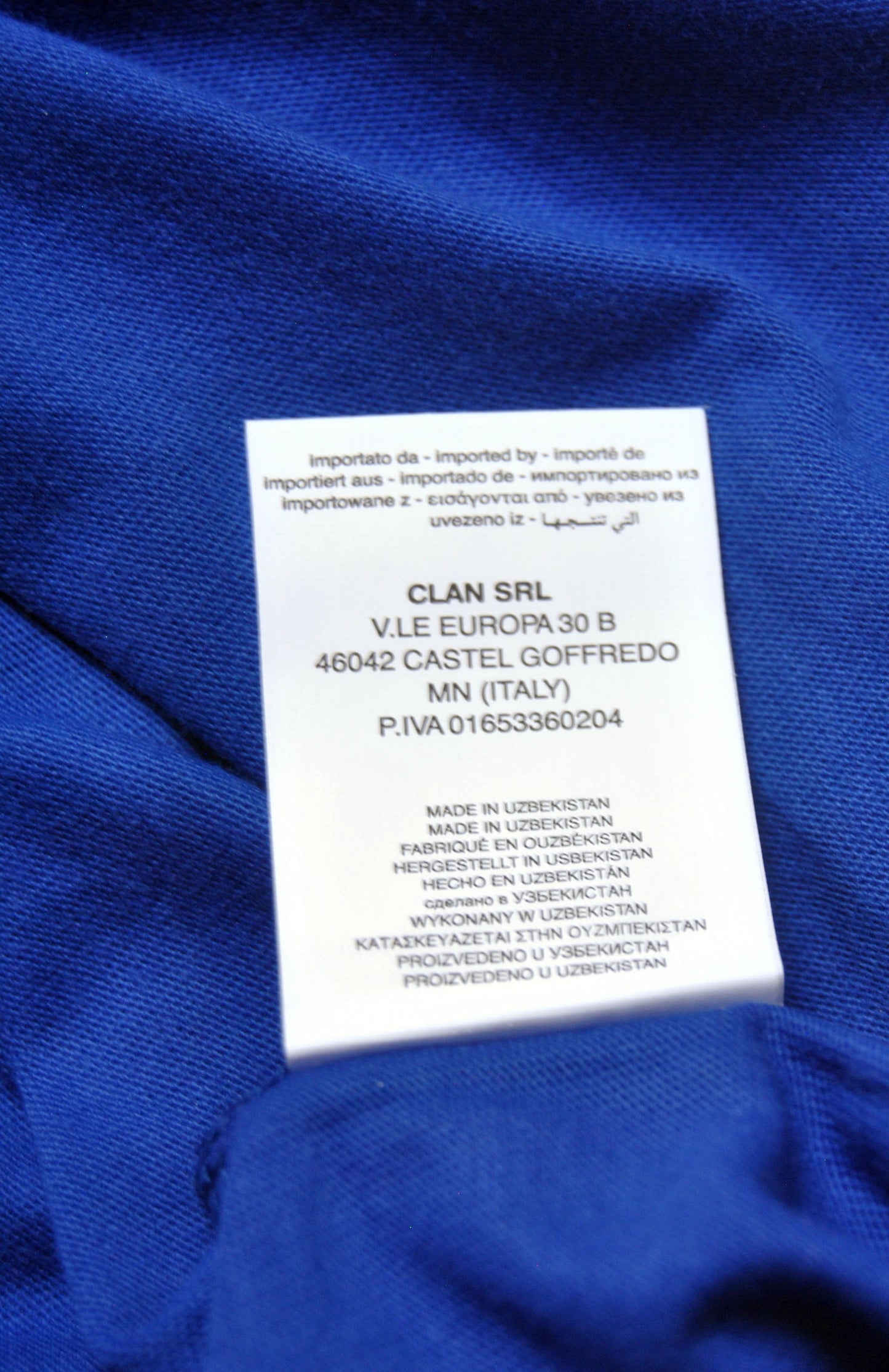 Camiseta Norway de color azul eléctrico con estampado.