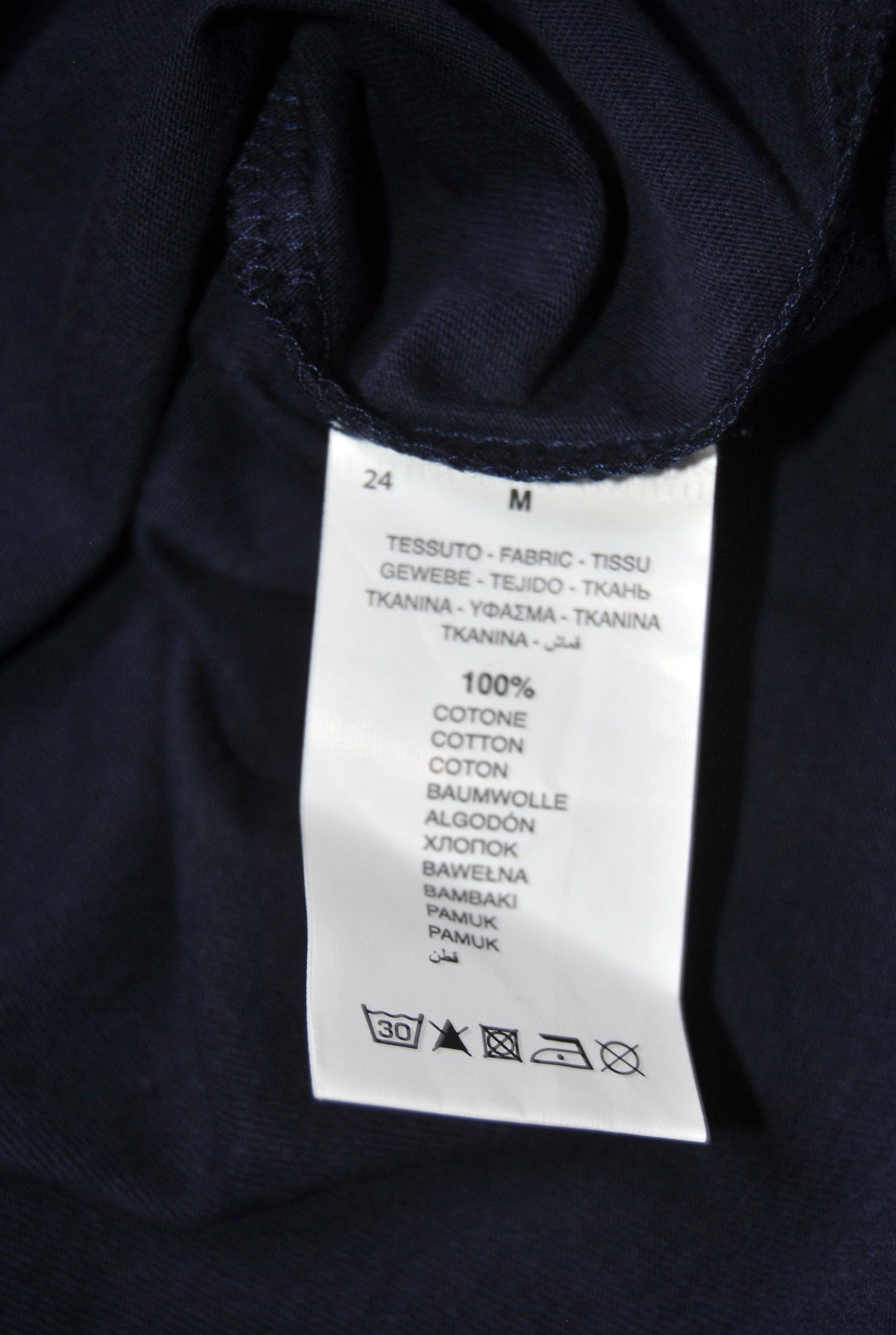 Camiseta Norway de color azul marino con estampado.