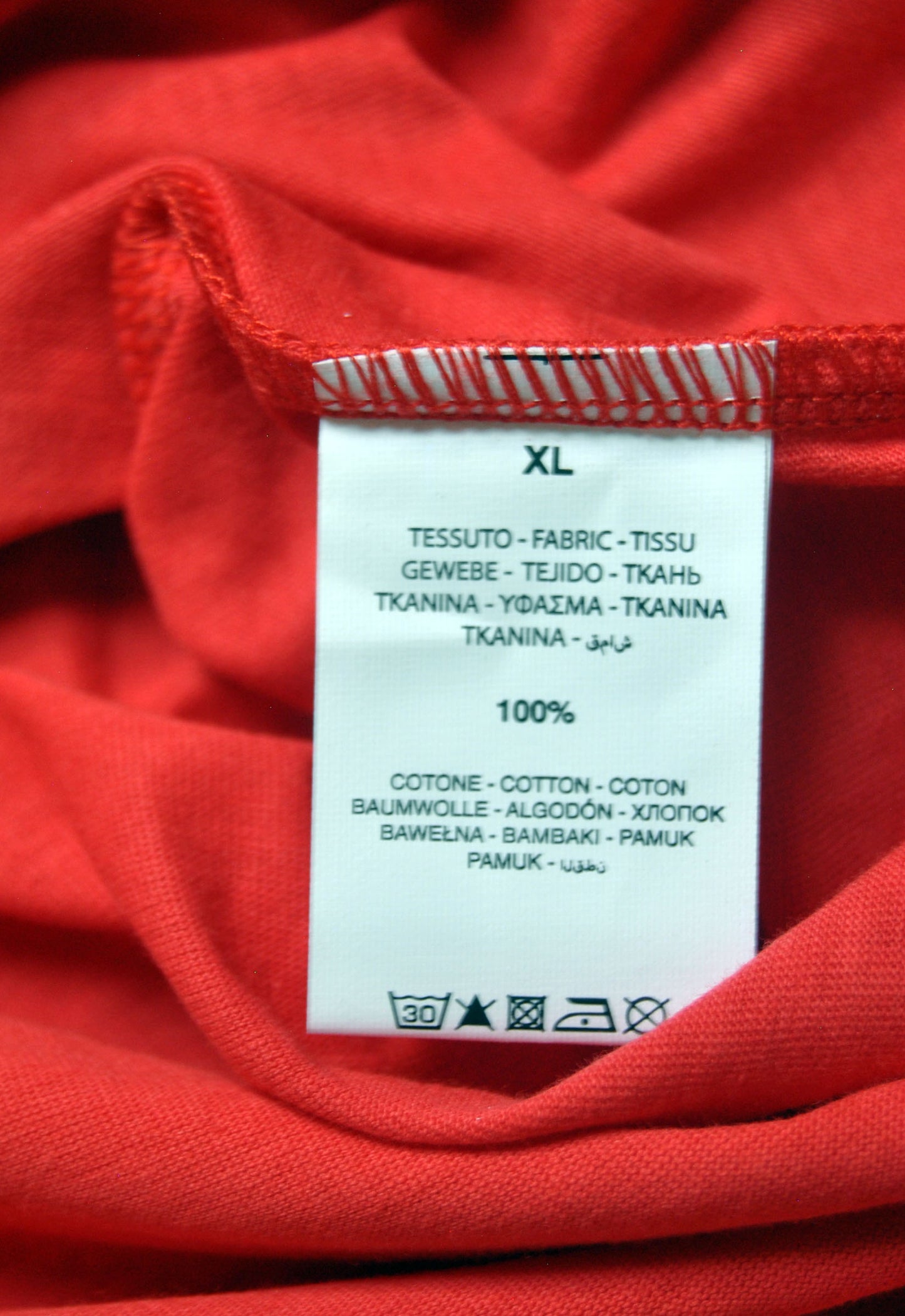 Camiseta Norway de color rojo con estampado. Talla XL