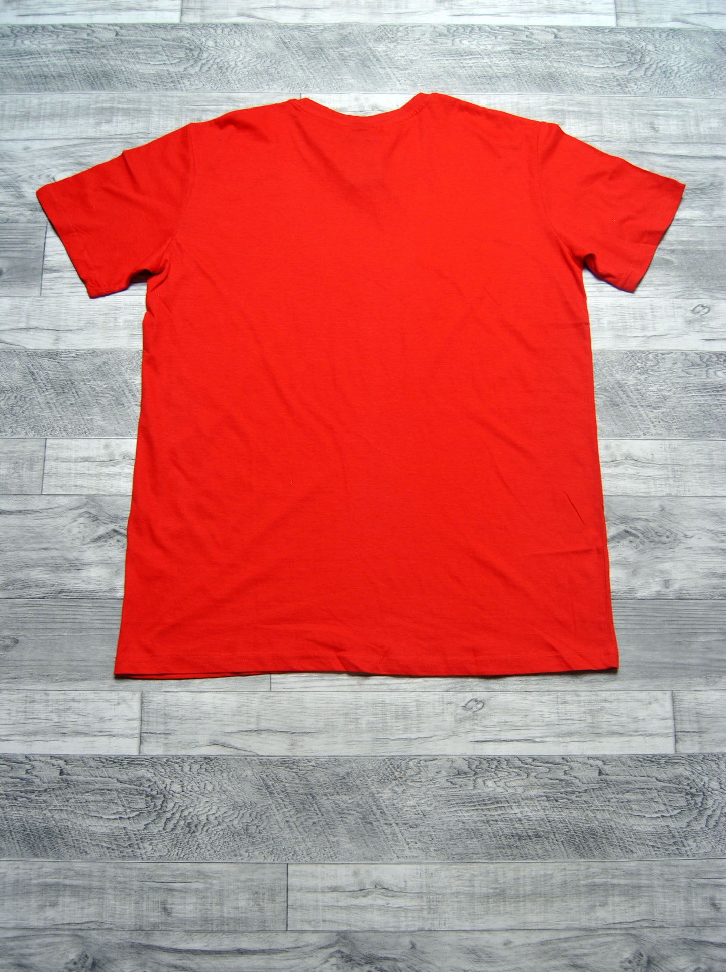 Camiseta Norway de color rojo con estampado..