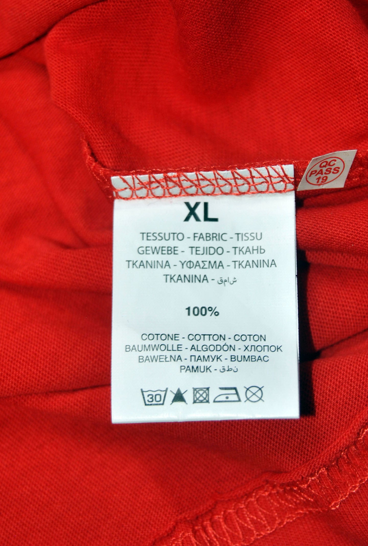 Camiseta Norway de color rojo con estampado..
