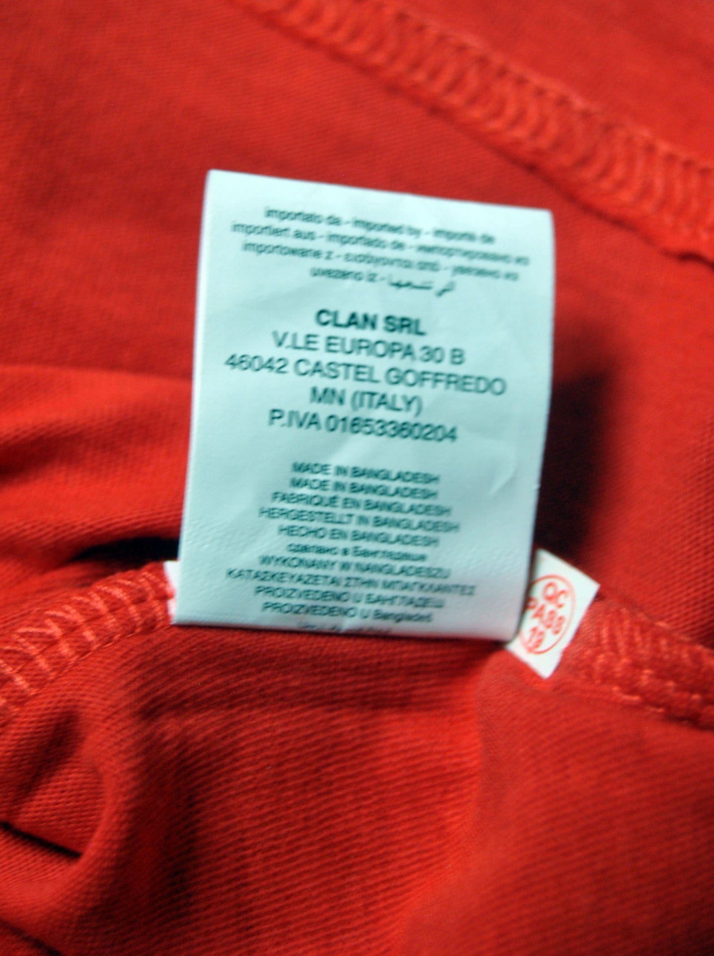 Camiseta Norway de color rojo con estampado..