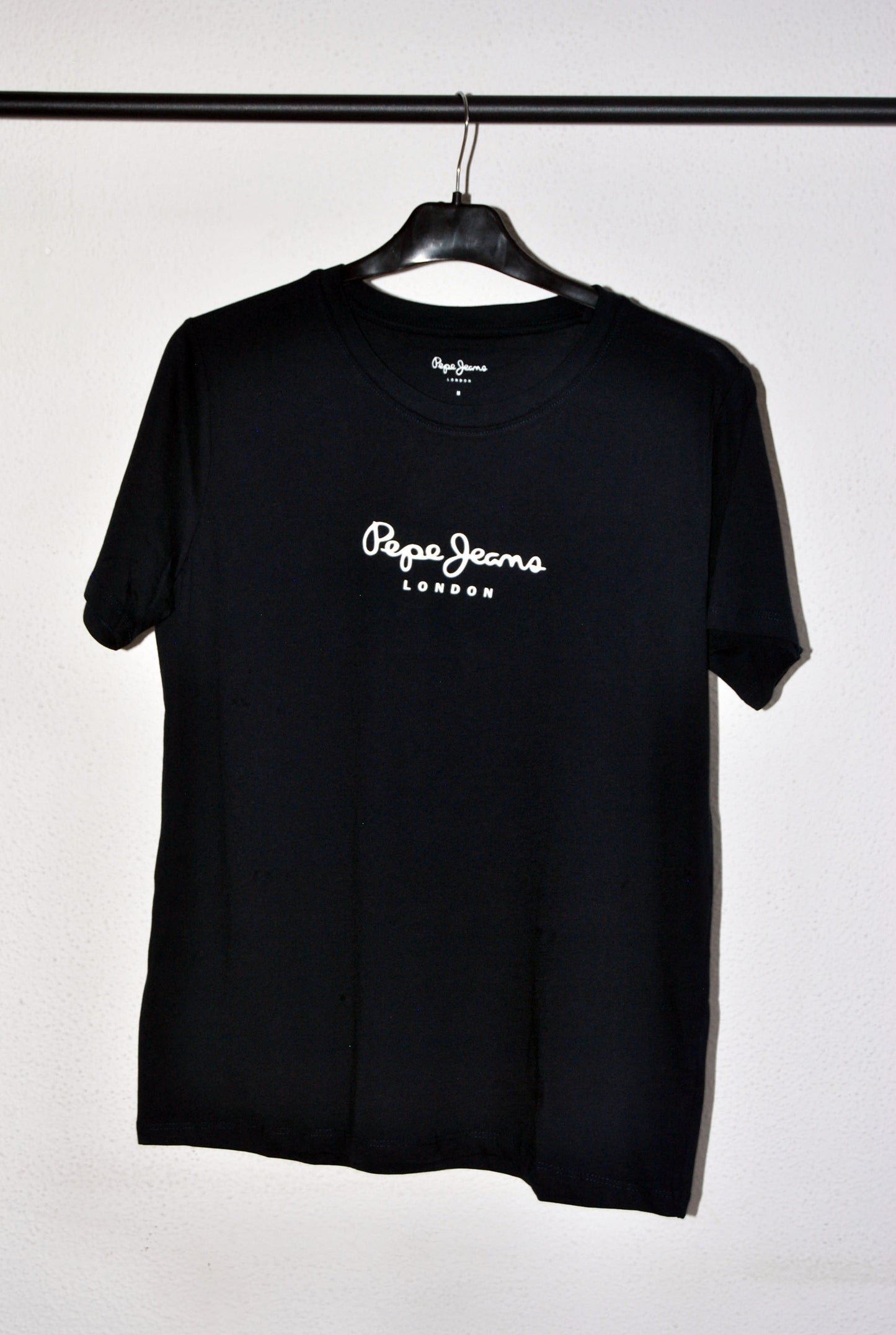 Camiseta Pepe Jeans de color negro con estampado. Talla L.