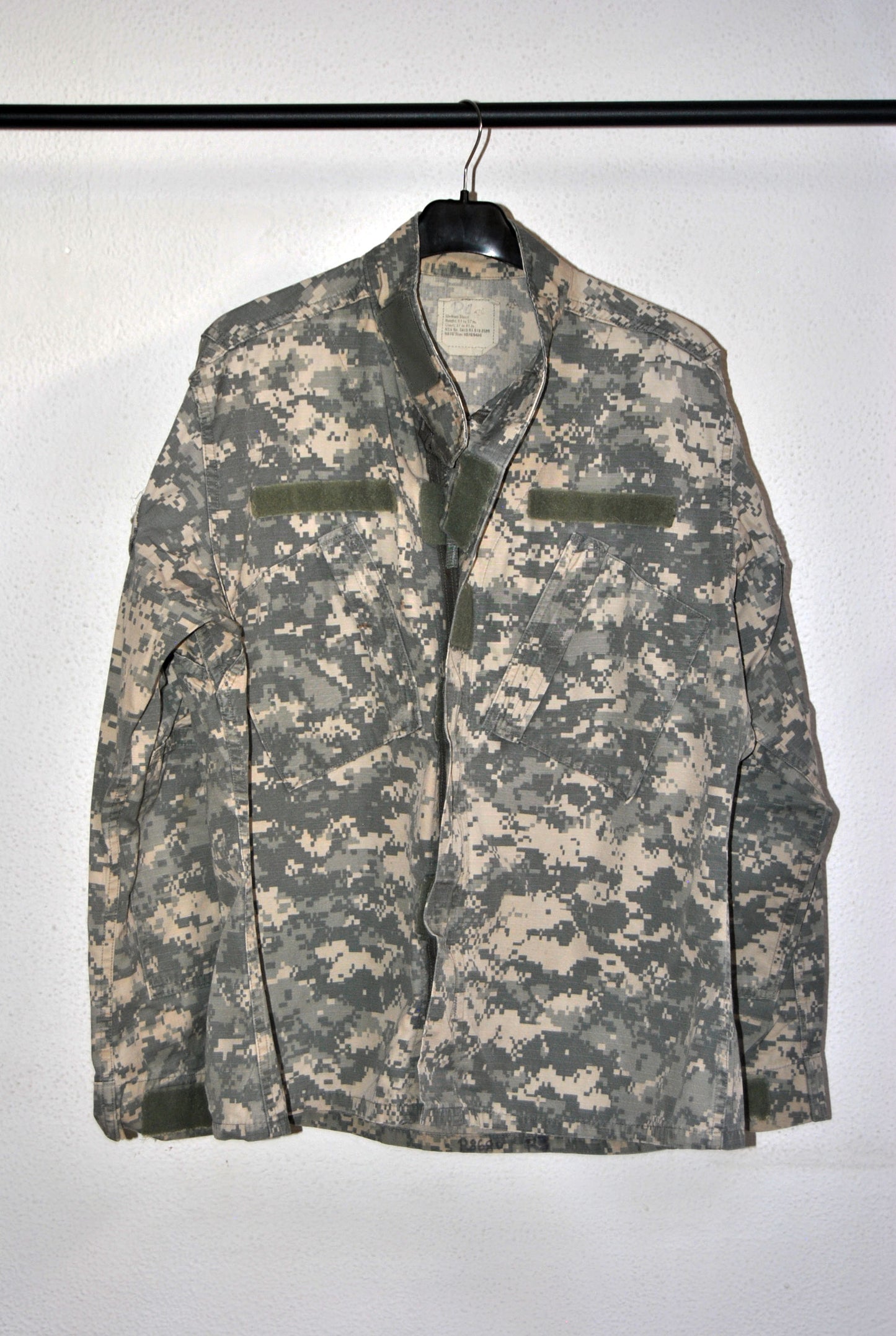 Chaqueta de combate camuflaje Us Army. Talla M . Segunda Mano