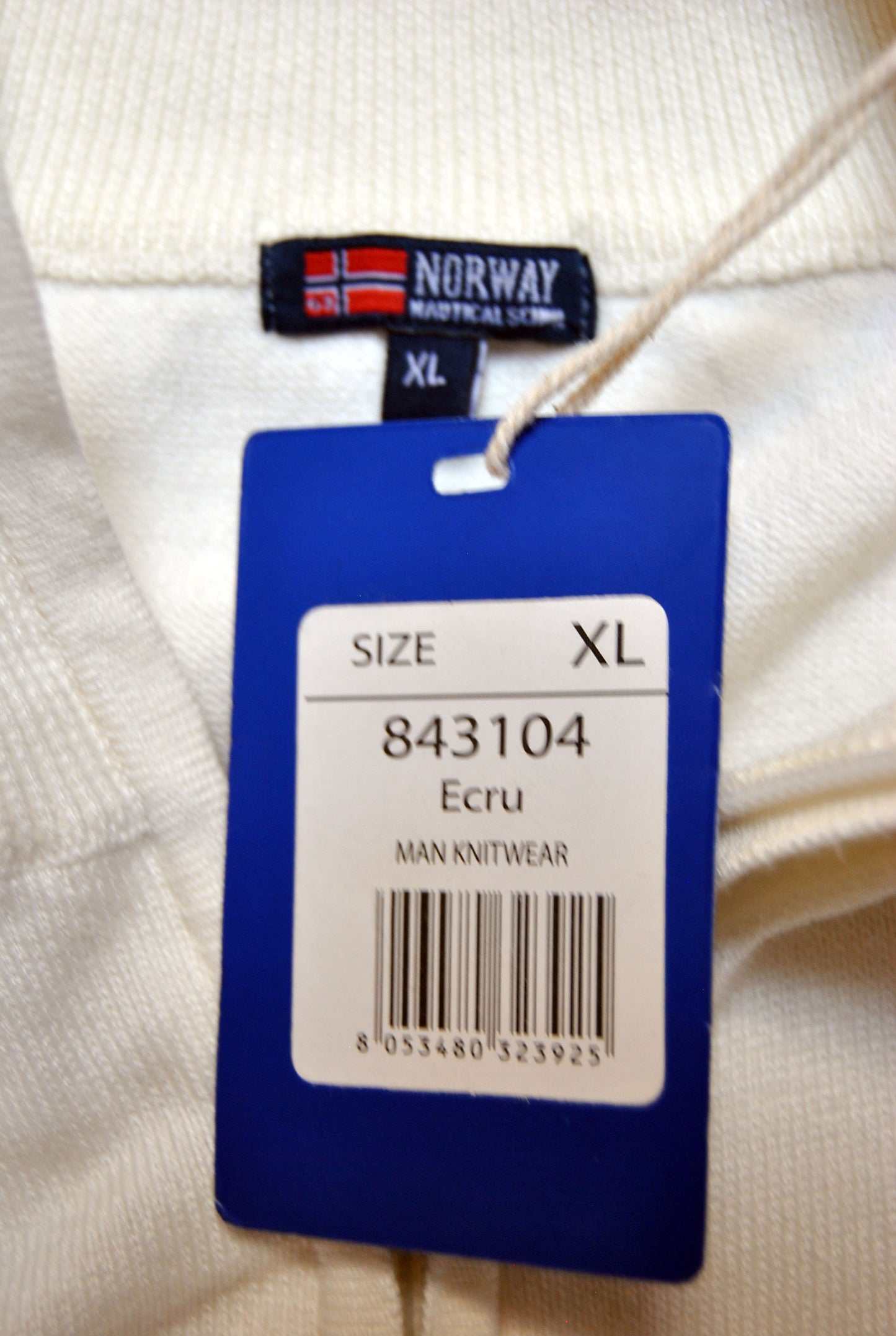 Cardigan Norway de color crema. Talla XL.