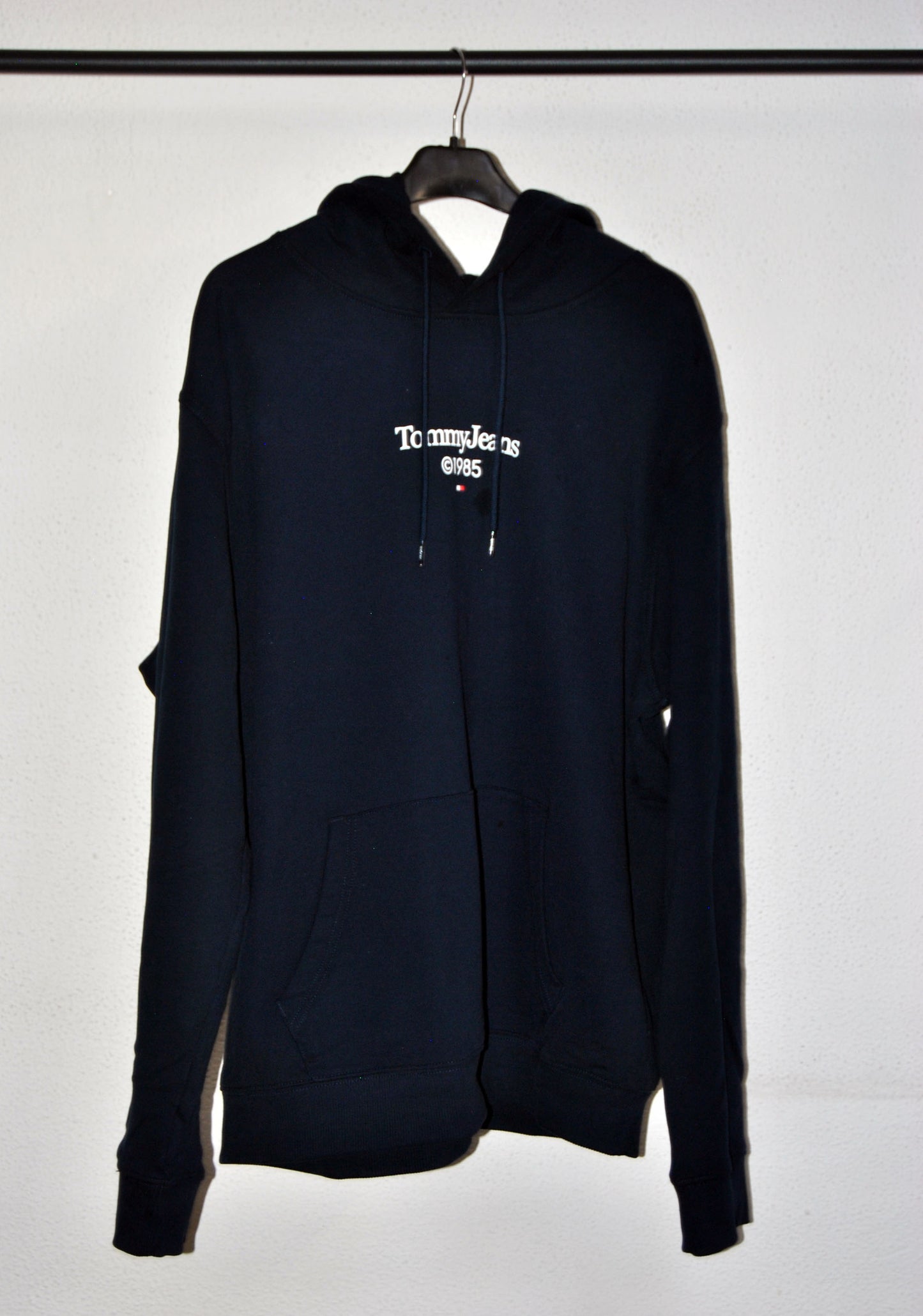 Sudadera Tommy Hilfiger de color azul marino Talla XL. Segunda mano