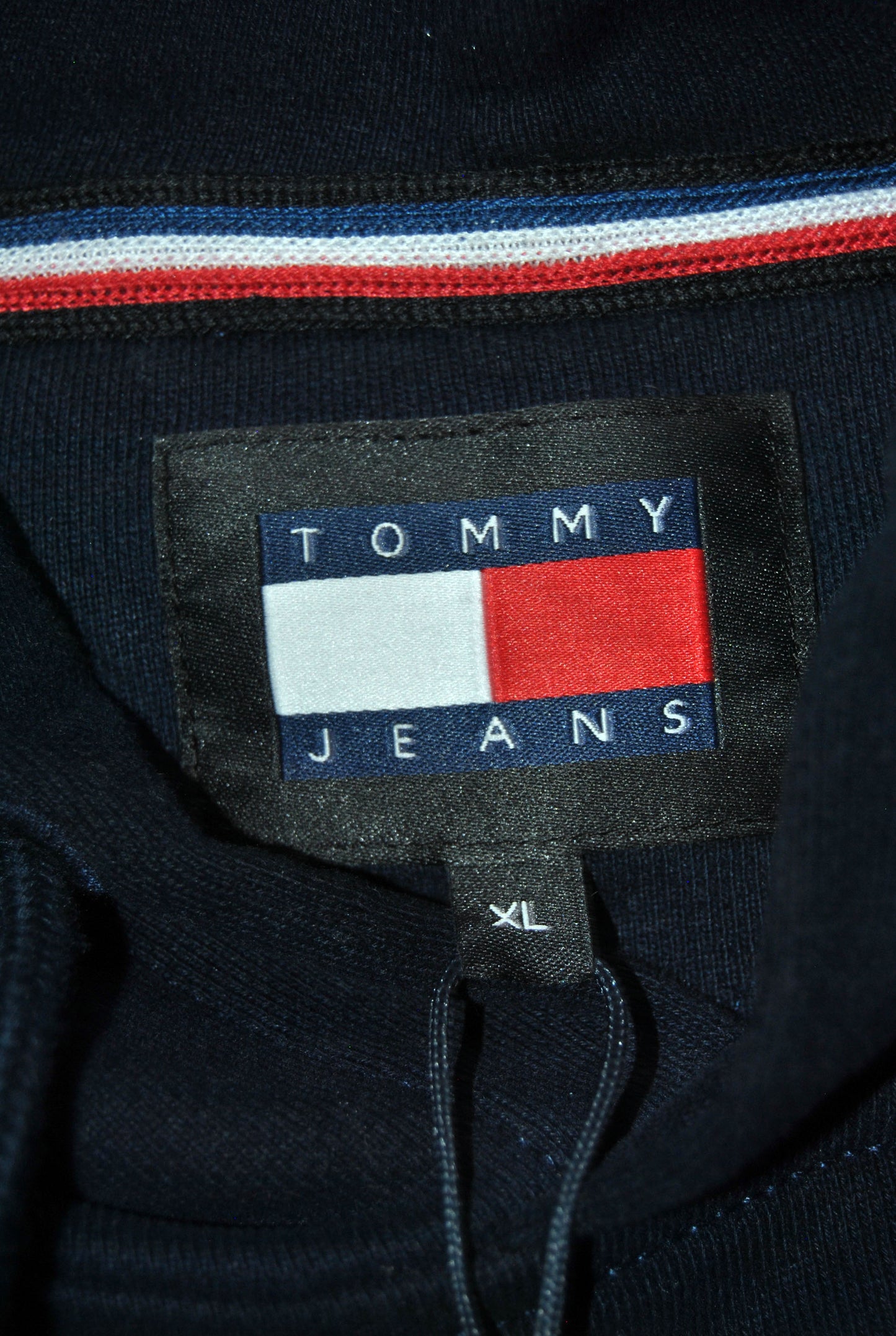 Sudadera Tommy Hilfiger de color azul marino Talla XL. Segunda mano