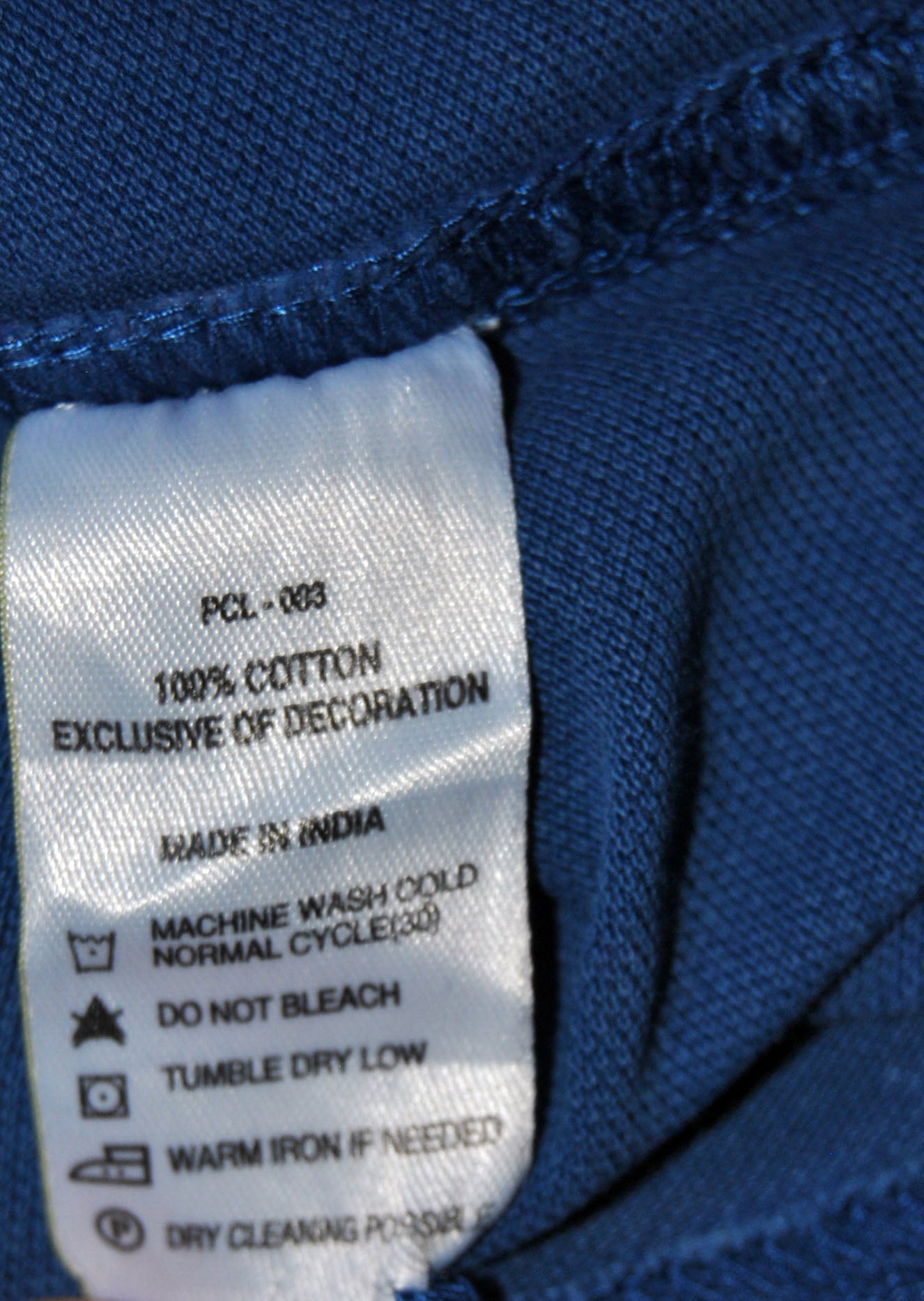 Polo Levis de color azul. Talla L. Segunda Mano