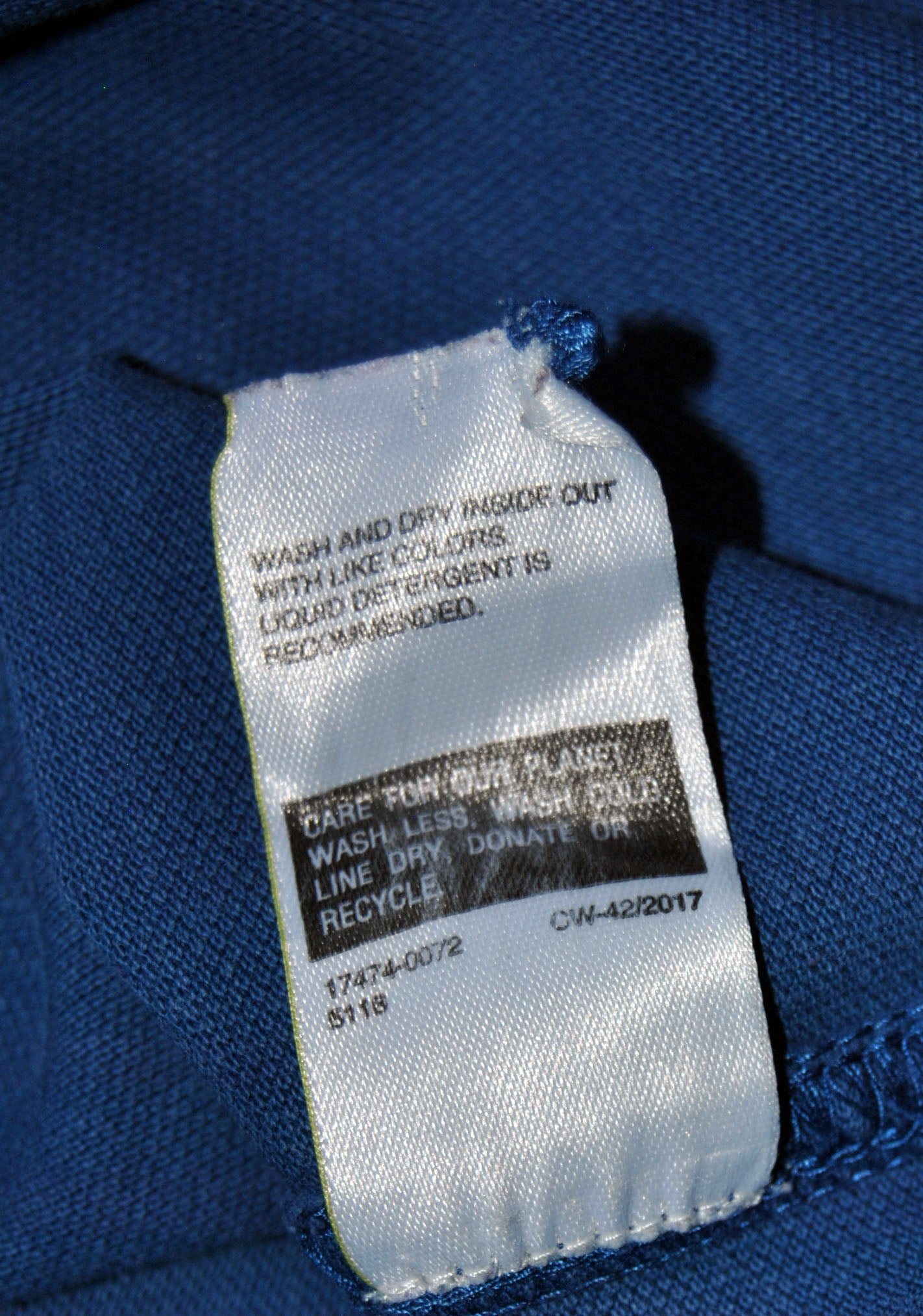 Polo Levis de color azul. Talla L. Segunda Mano