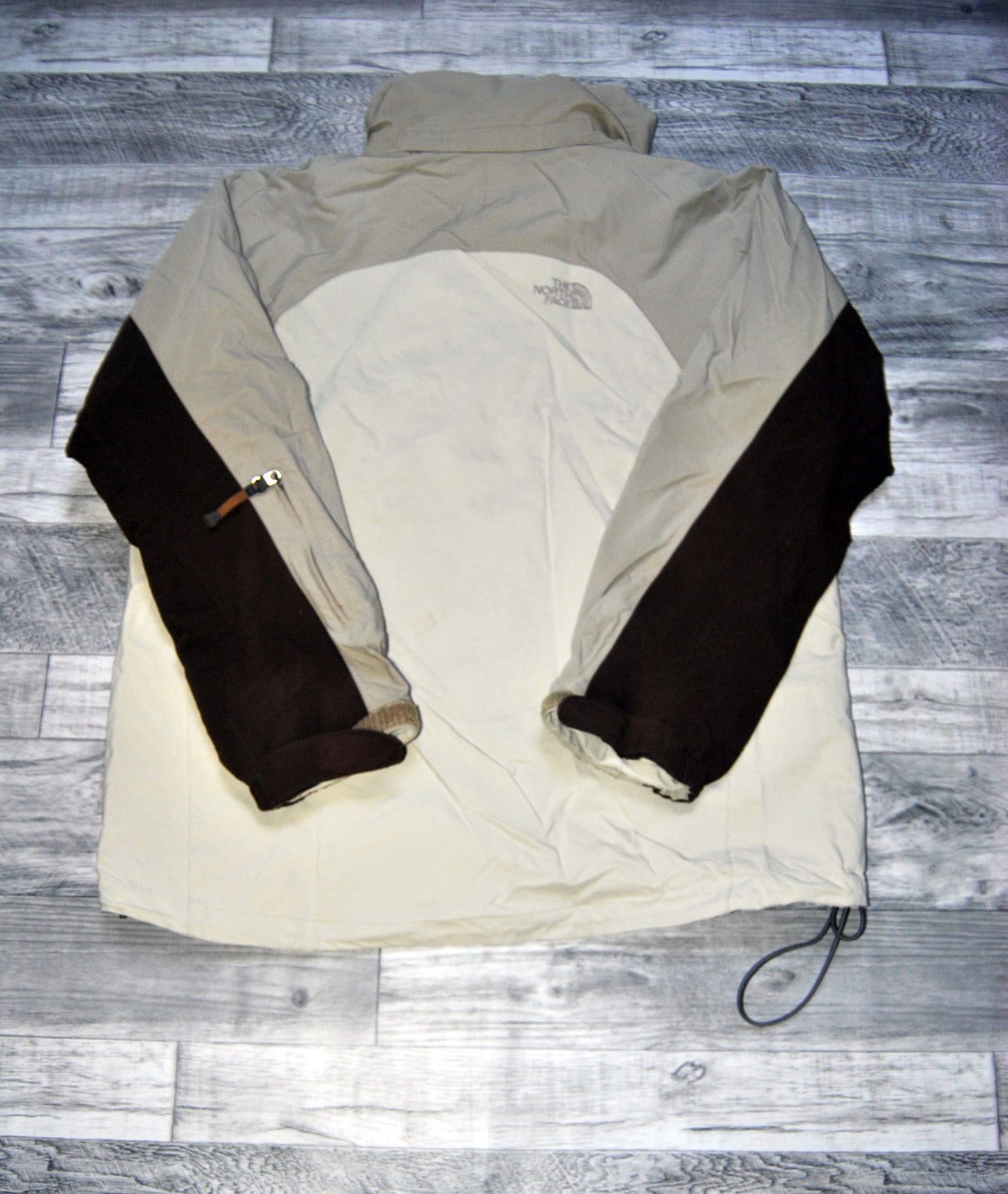 Chaqueta The North Face de color beige. Talla M. Segunda mano