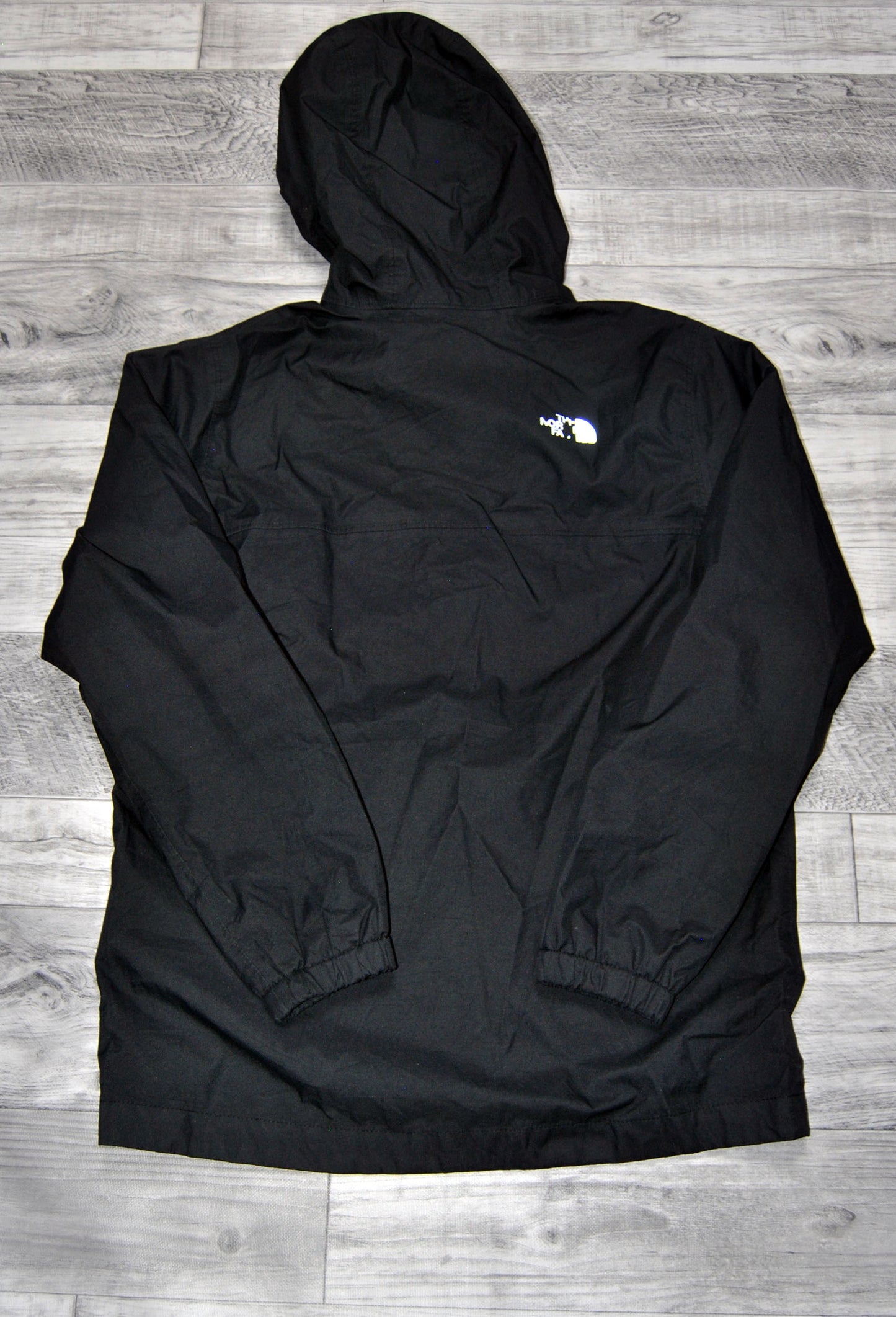 Chaqueta The North Face de color negro con capucha para niño.Talla S.