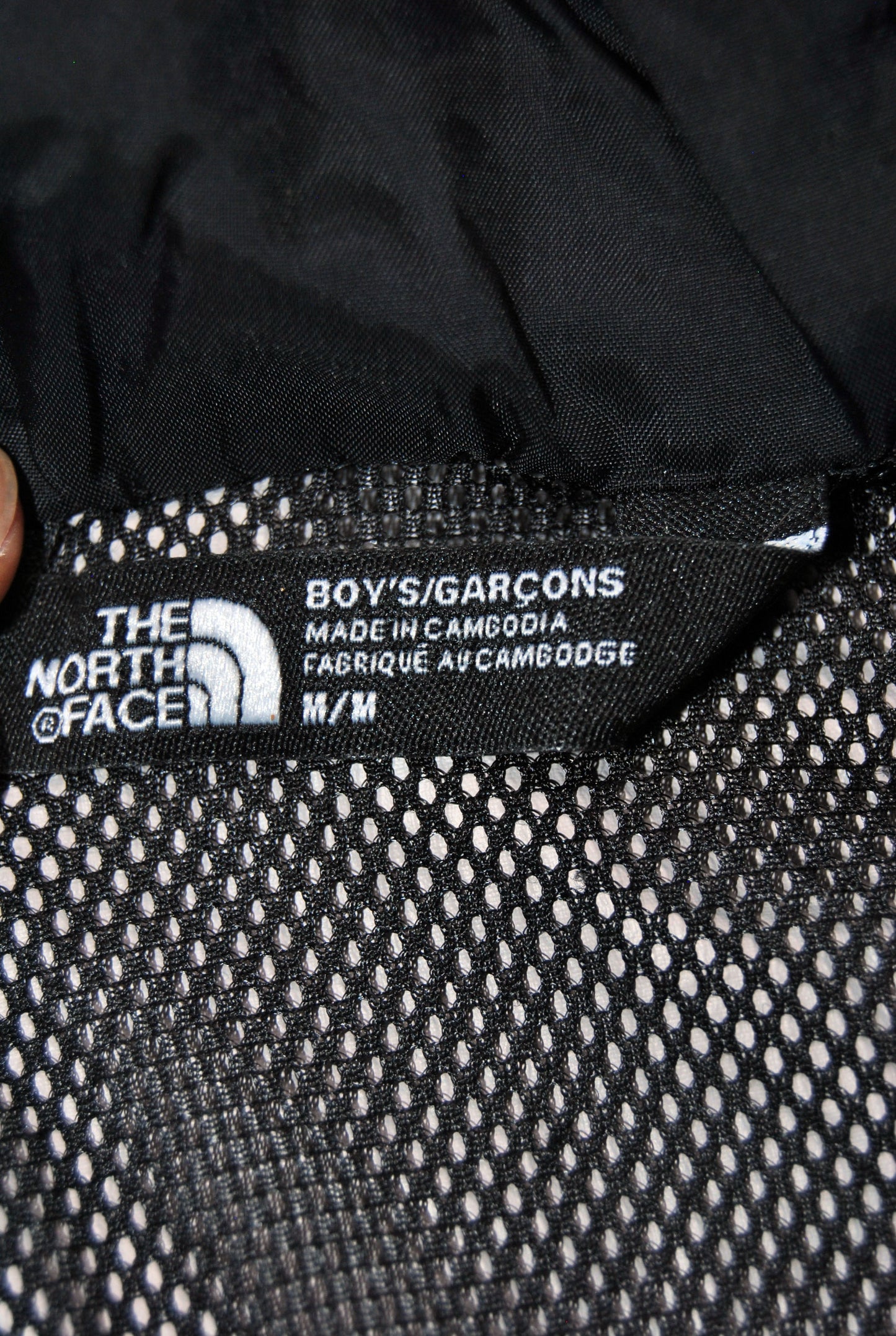 Chaqueta The North Face de color negro con capucha para niño.Talla S.
