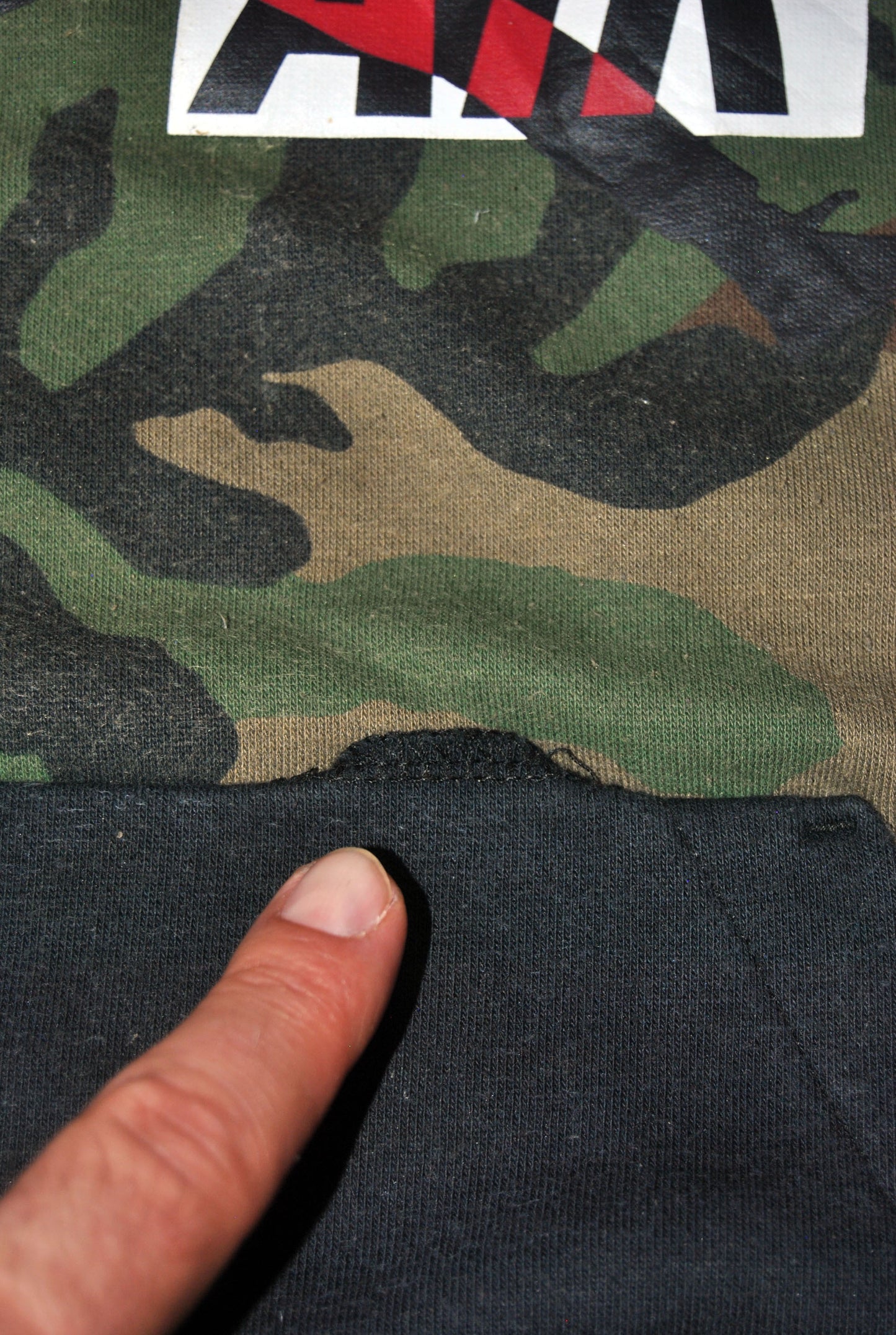 Sudadera Nike de color verde militar . Talla 12-13Y. Segunda mano