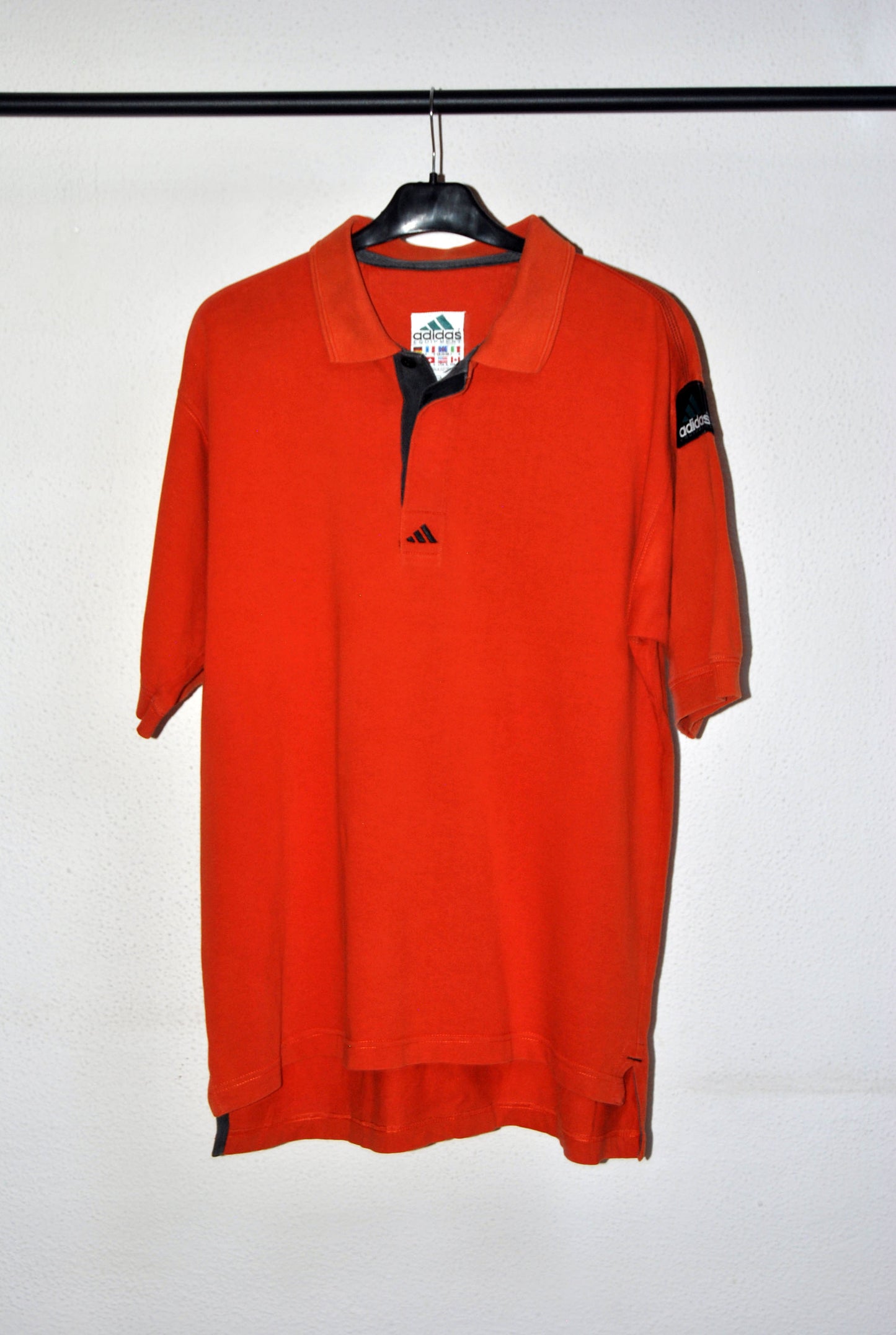 Polo Adidas de color naranja. Talla M. Segunda Mano