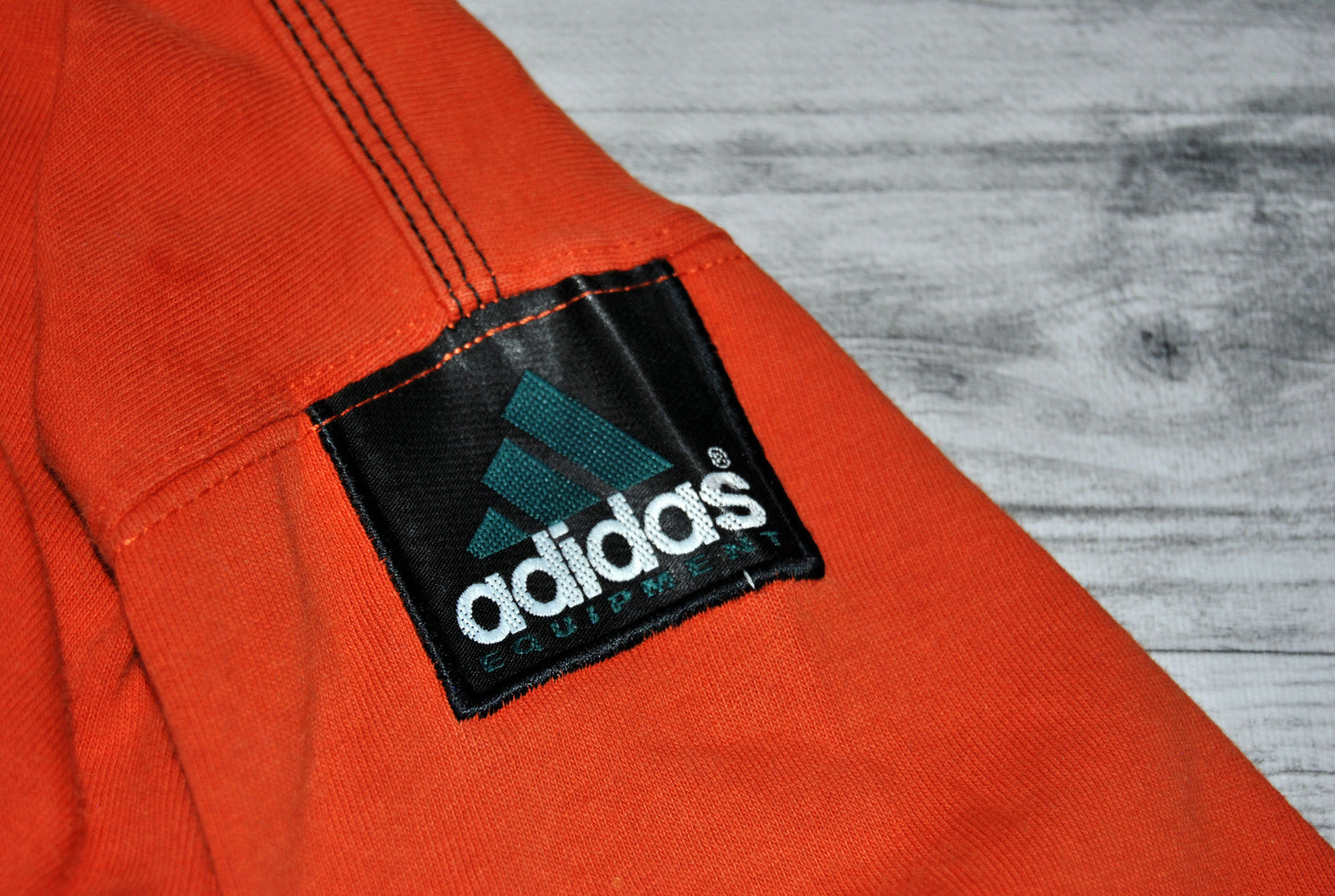 Polo Adidas de color naranja. Talla M. Segunda Mano