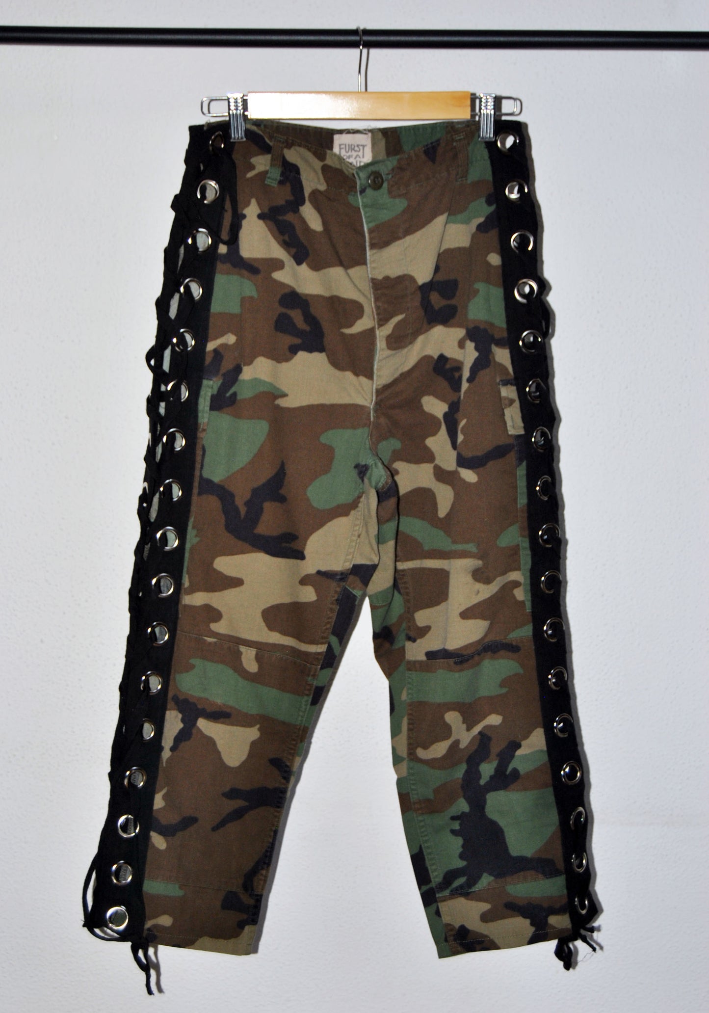 Pantalón militar de color verde militar Mujer . Talla M. Segunda mano
