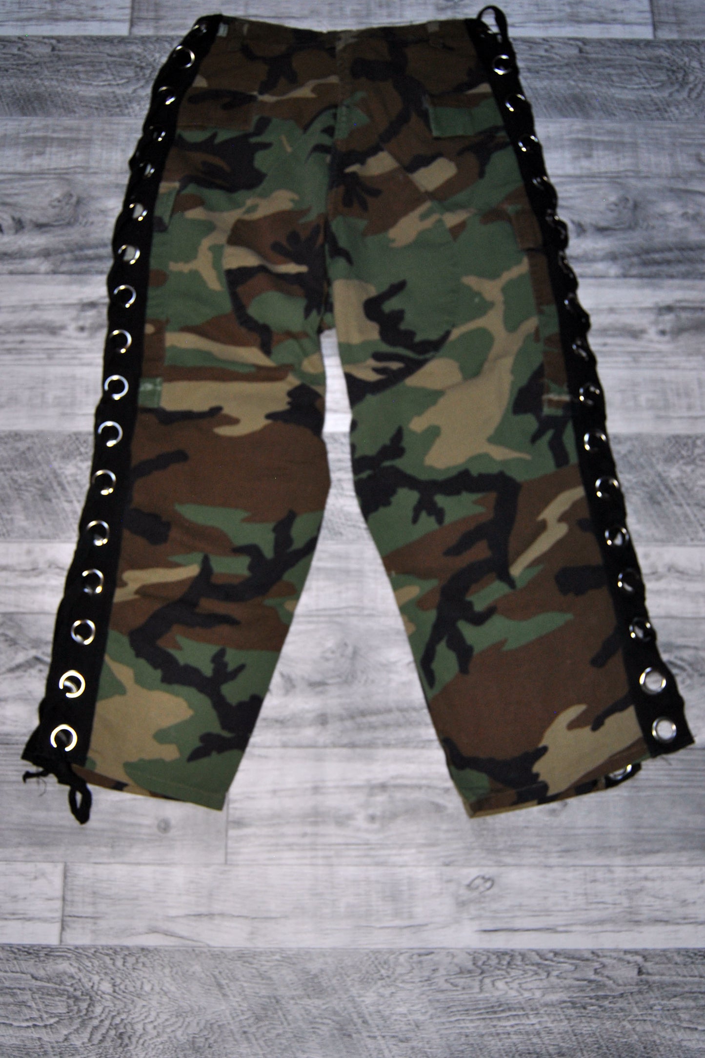 Pantalón militar de color verde militar Mujer . Talla M. Segunda mano