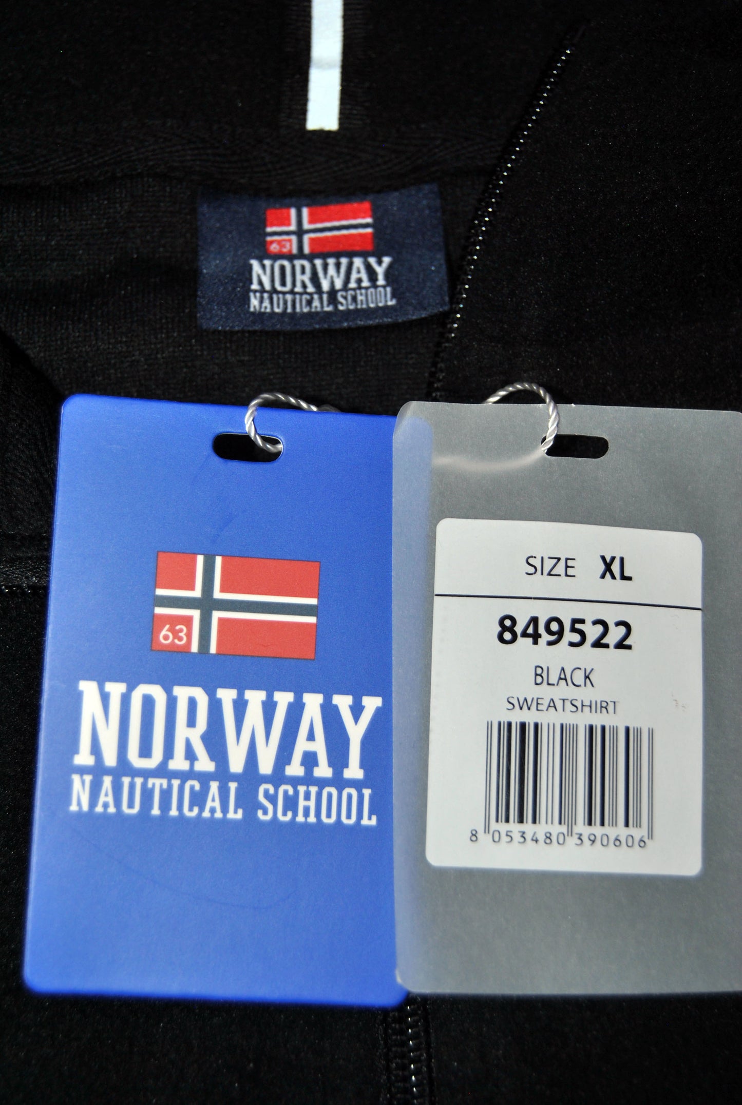 Sudadera Norway zip de color negro. Talla XL.