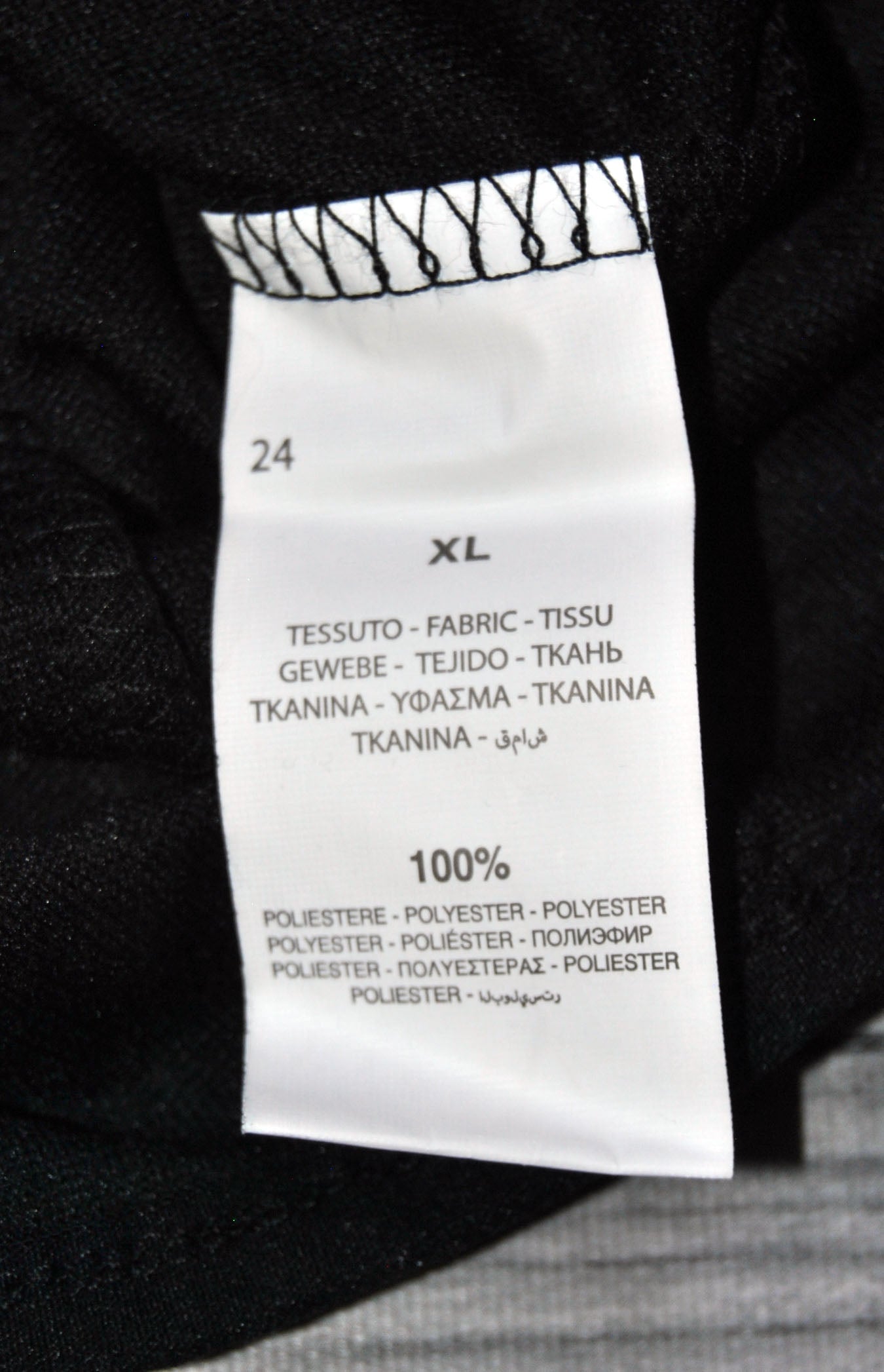 Sudadera Norway zip de color negro. Talla XL.