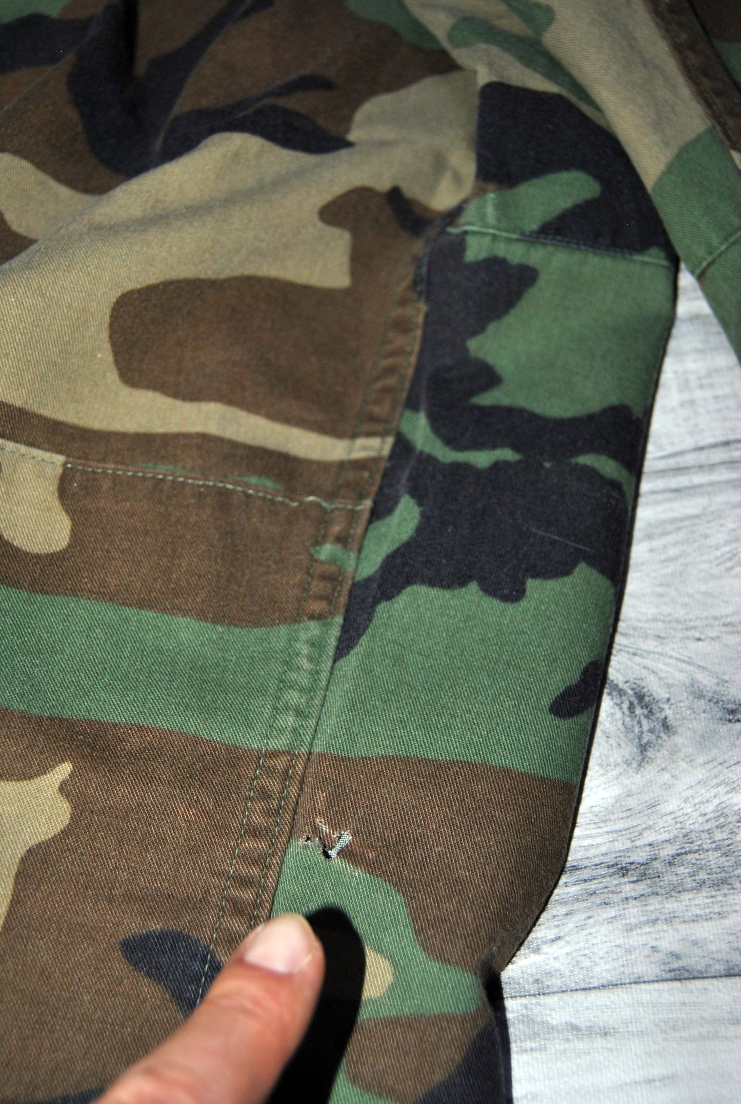 Pantalón militar de color verde militar Mujer . Talla M. Segunda mano