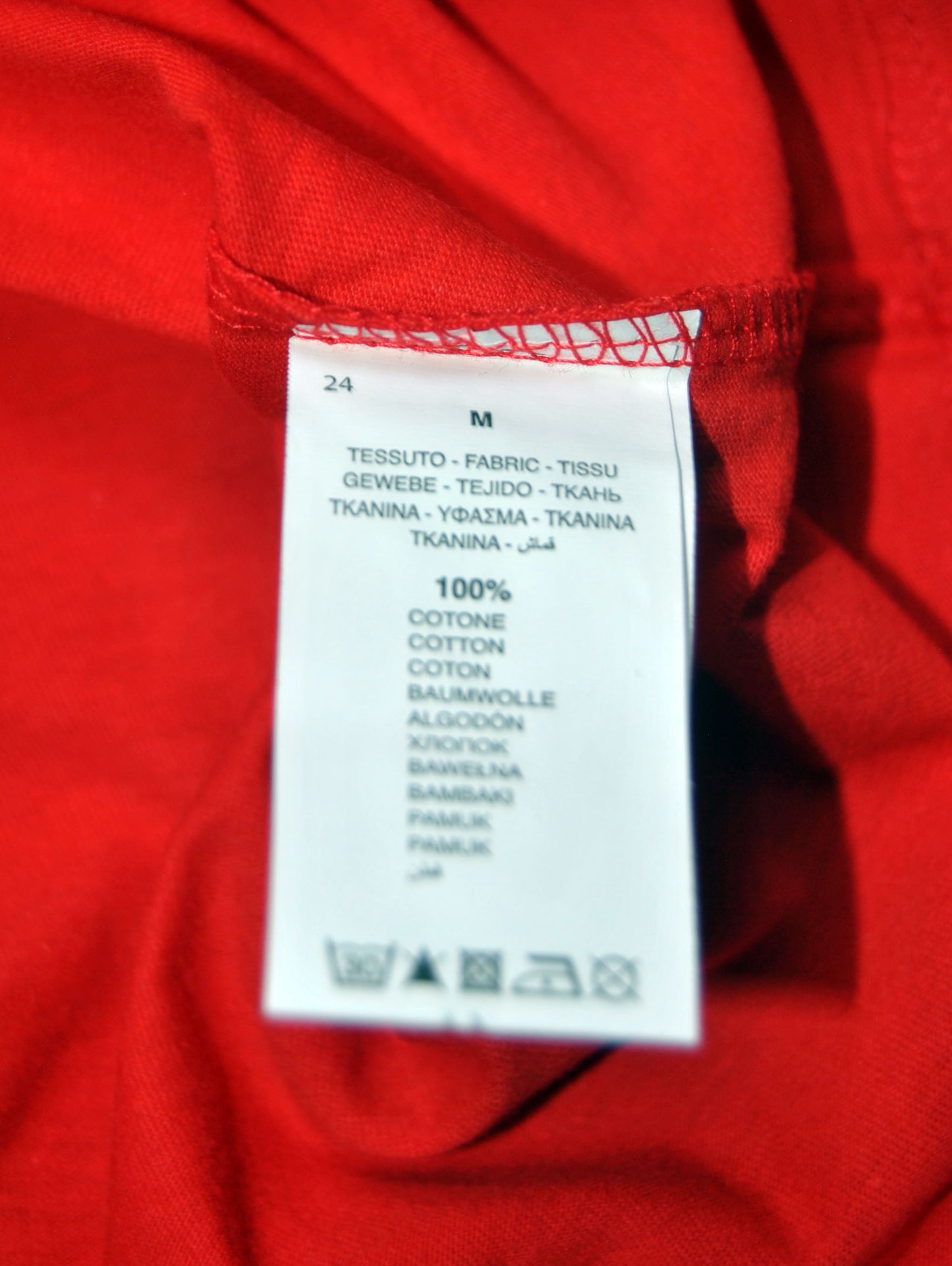 Camiseta Norway de color rojo con estampado. Talla M.