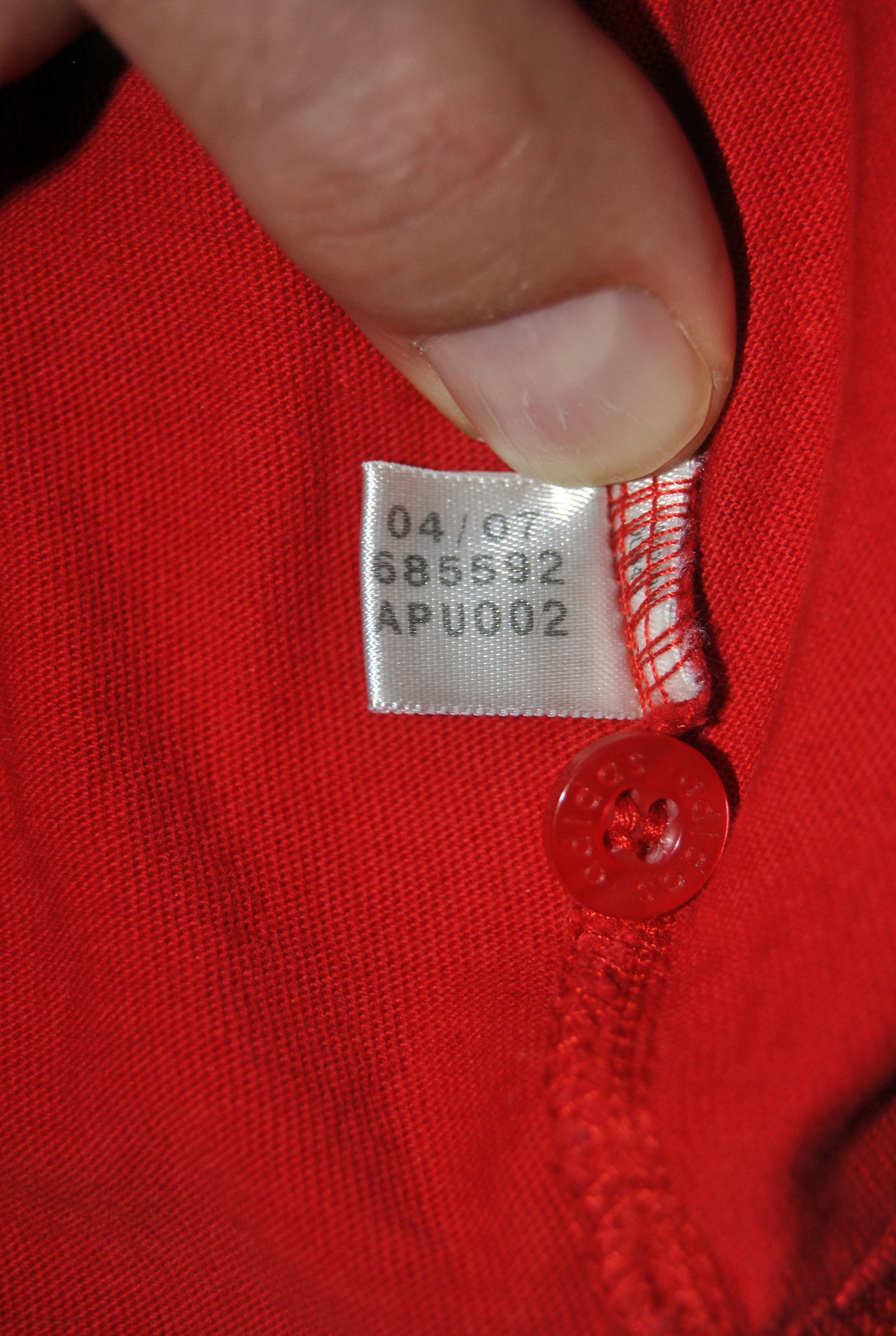 Polo Adidas equipo Liverpool de color rojo . Talla S. Segunda mano
