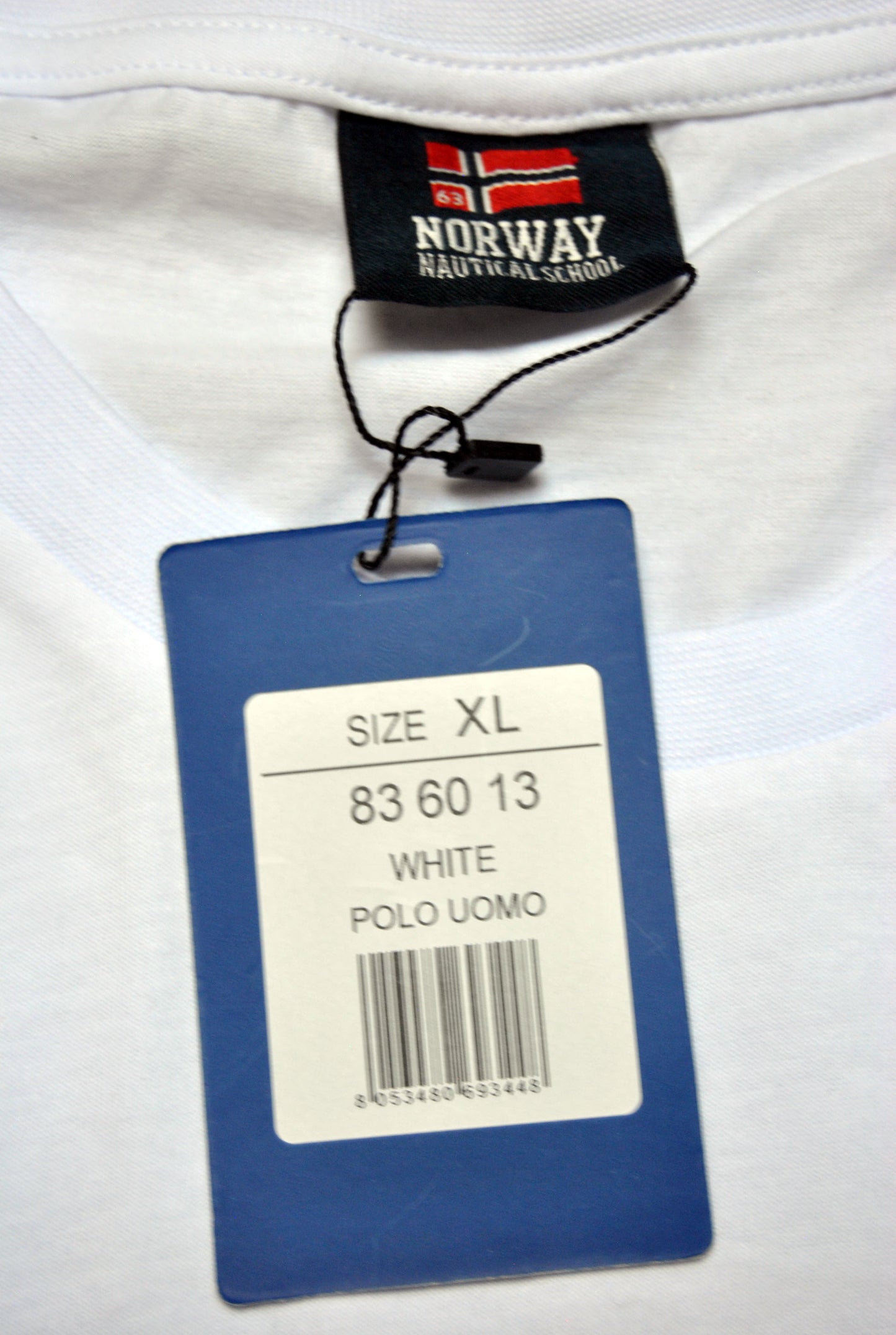 Camiseta Norway de color blanco con estampado. Talla XL.