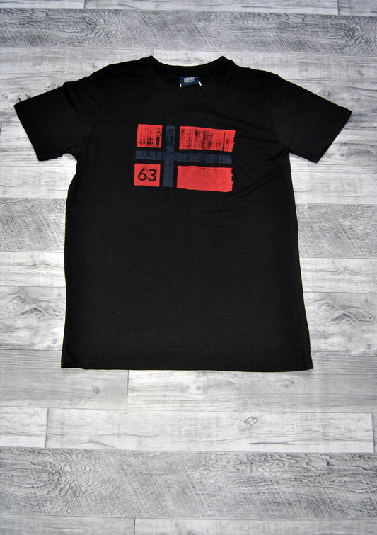 Camiseta Norway de color negro con estampado.