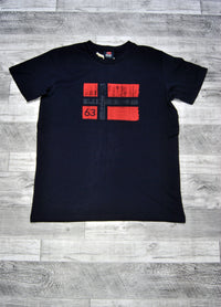 Camiseta Norway de color azul marino con estampado.