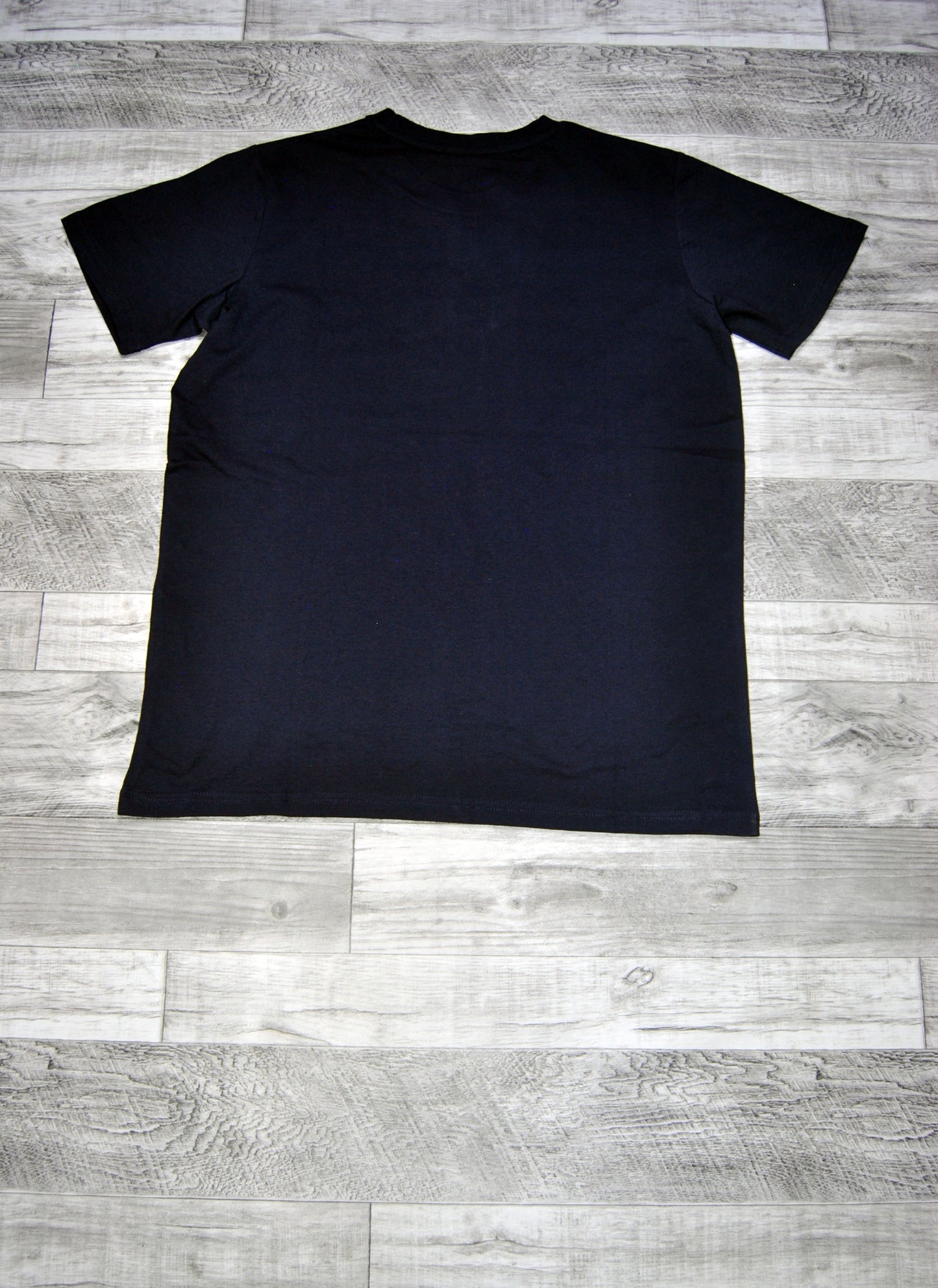 Camiseta Norway de color azul marino con estampado.